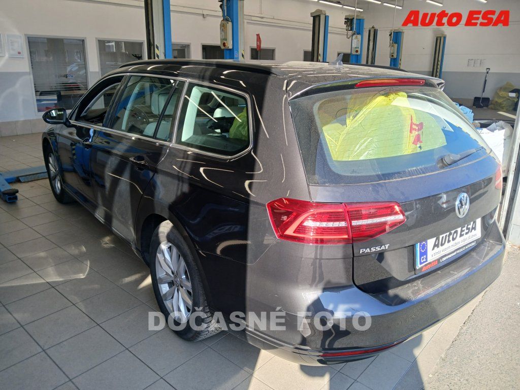 Volkswagen Passat, 1.6 TDi,AT,navi,LED - fotka 2