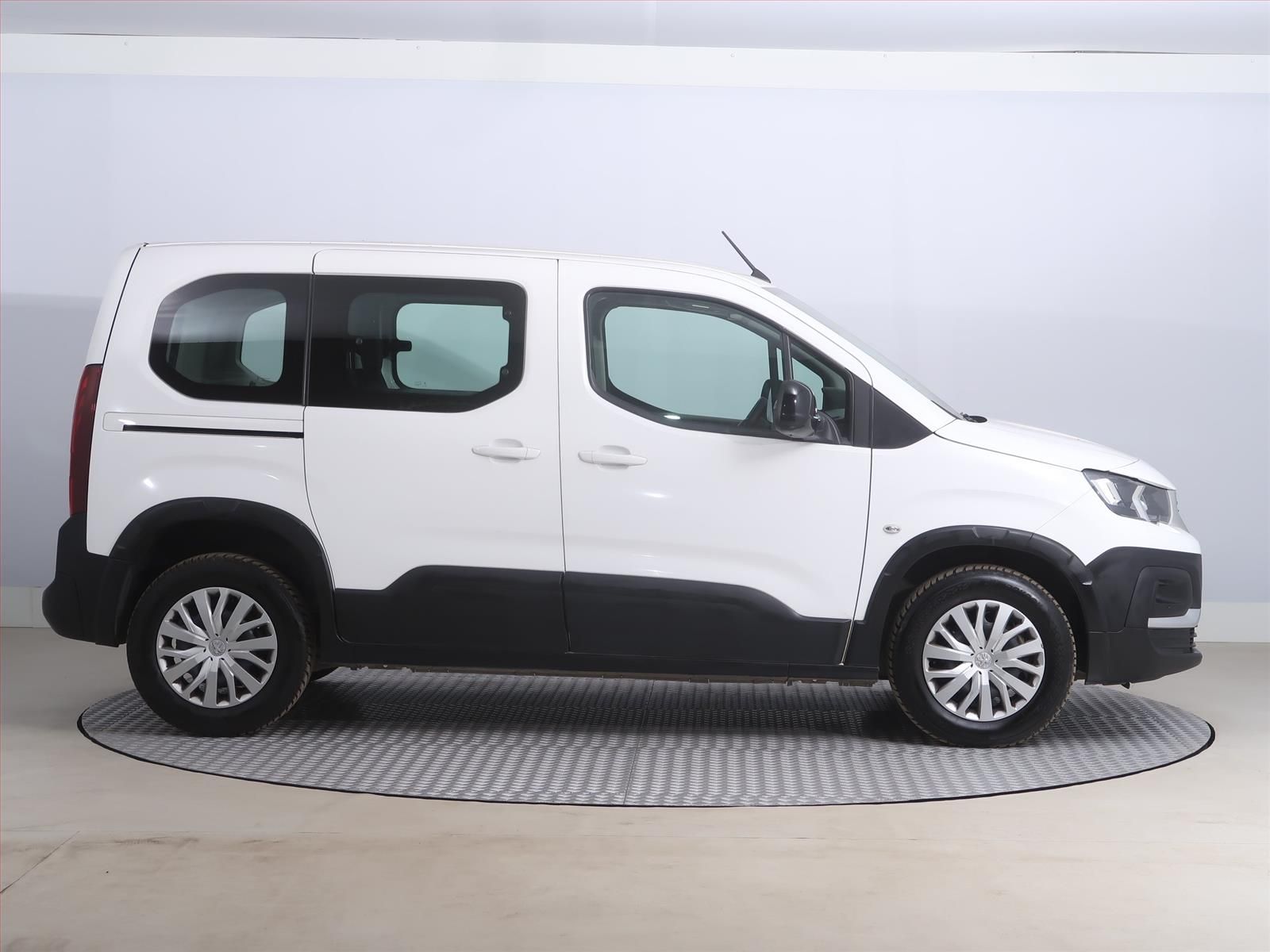 Peugeot Rifter, 1.5 BlueHDi, Active, 5Míst - fotka 6
