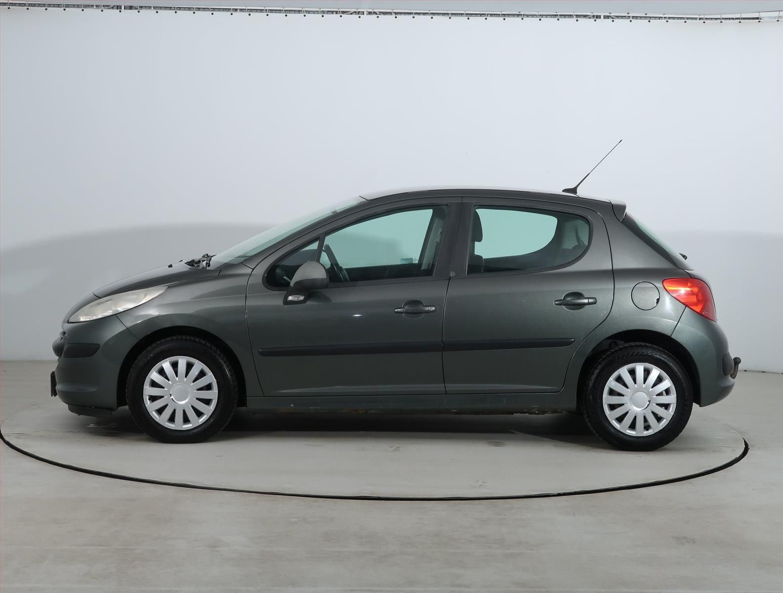 Peugeot 207, 1.4, Tažné, Parkovací asistent - fotka 3