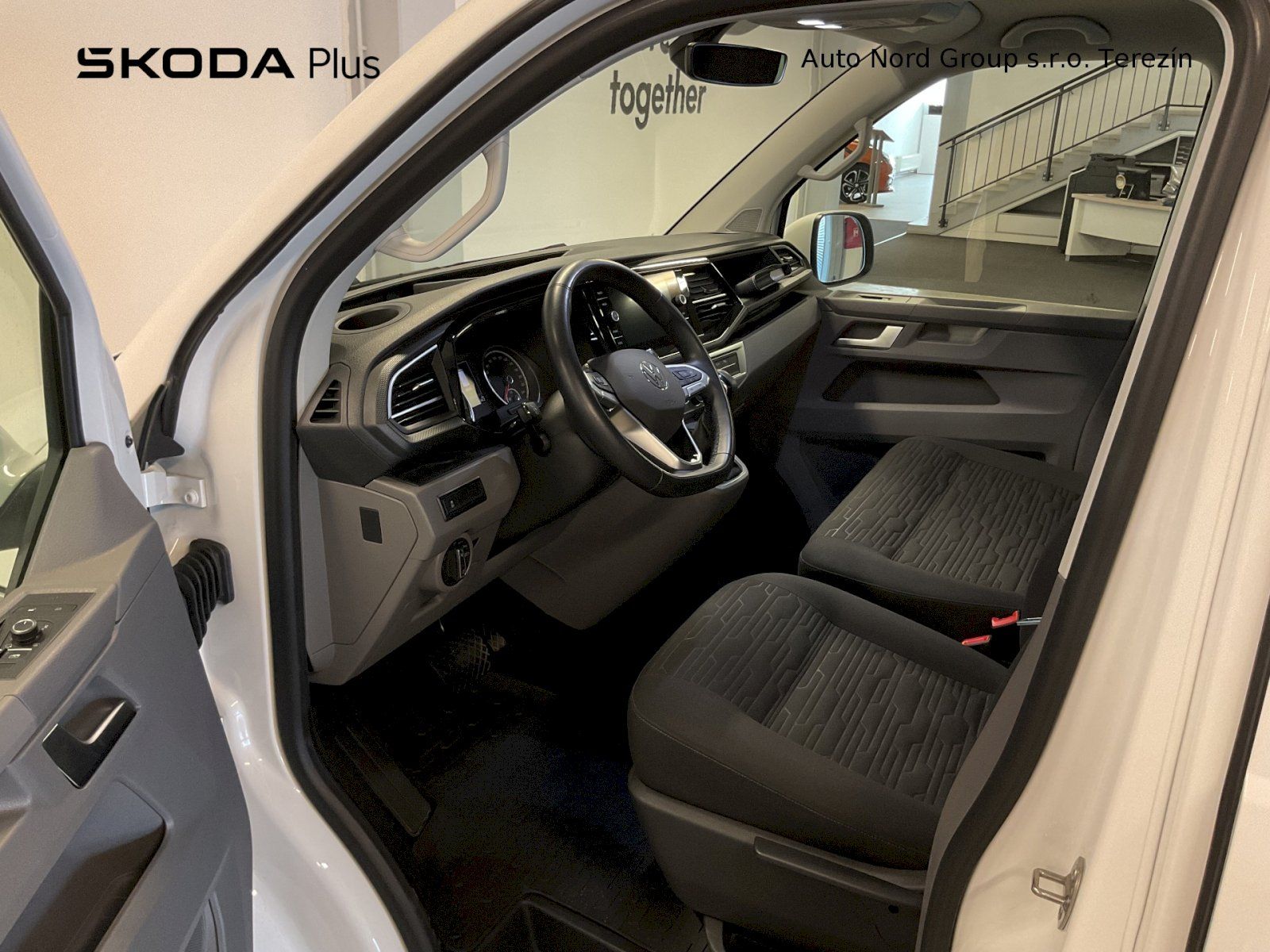 Volkswagen Caravelle, CARAVELLE 6.1 CL TDI DR DSG - fotka 5