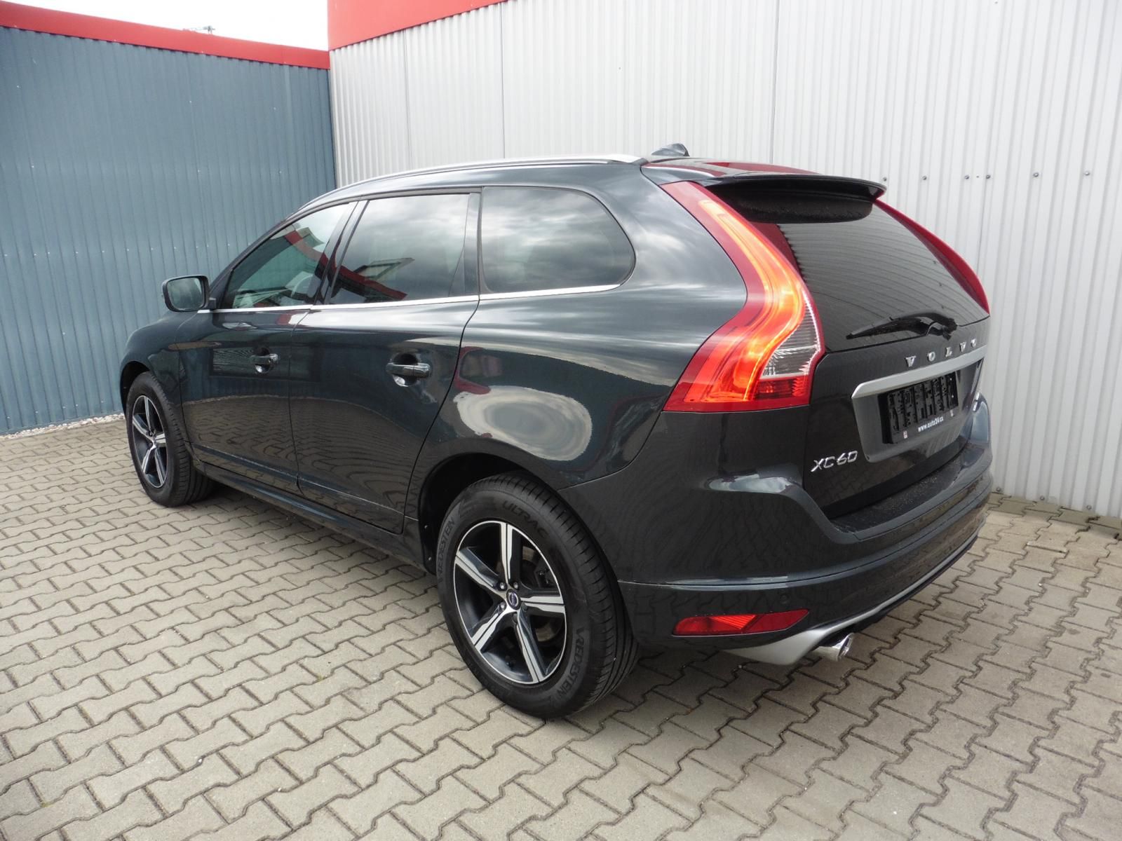 Volvo XC60, 2.4 D5 R-Design AWD A/T Navi - fotka 4