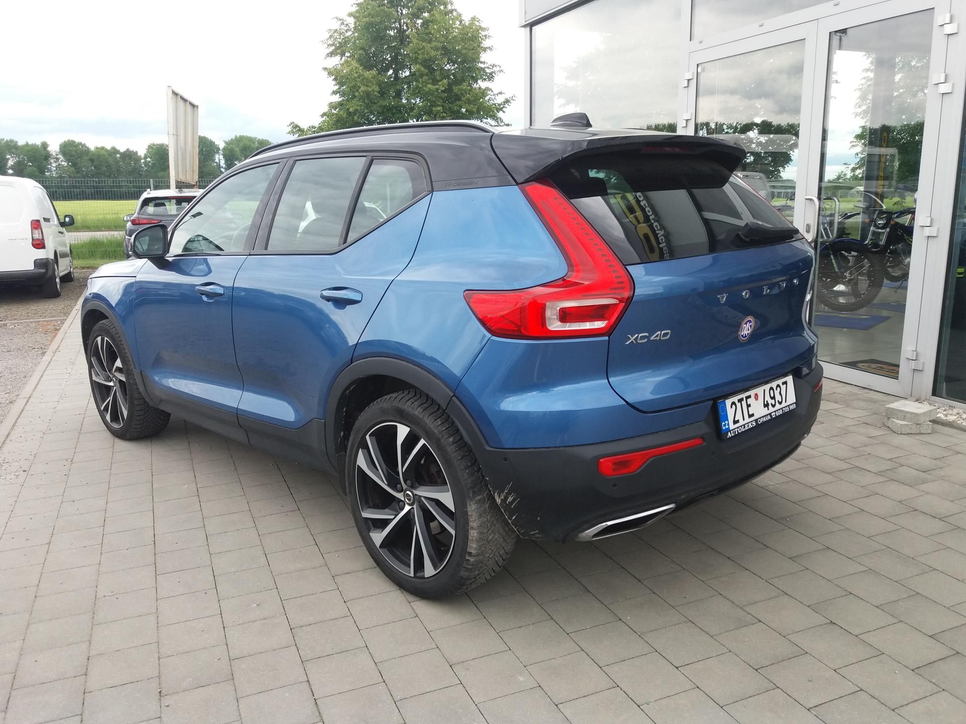 Volvo XC40, 2.0D4,140kW,AWD R- DESIGN !! - fotka 6