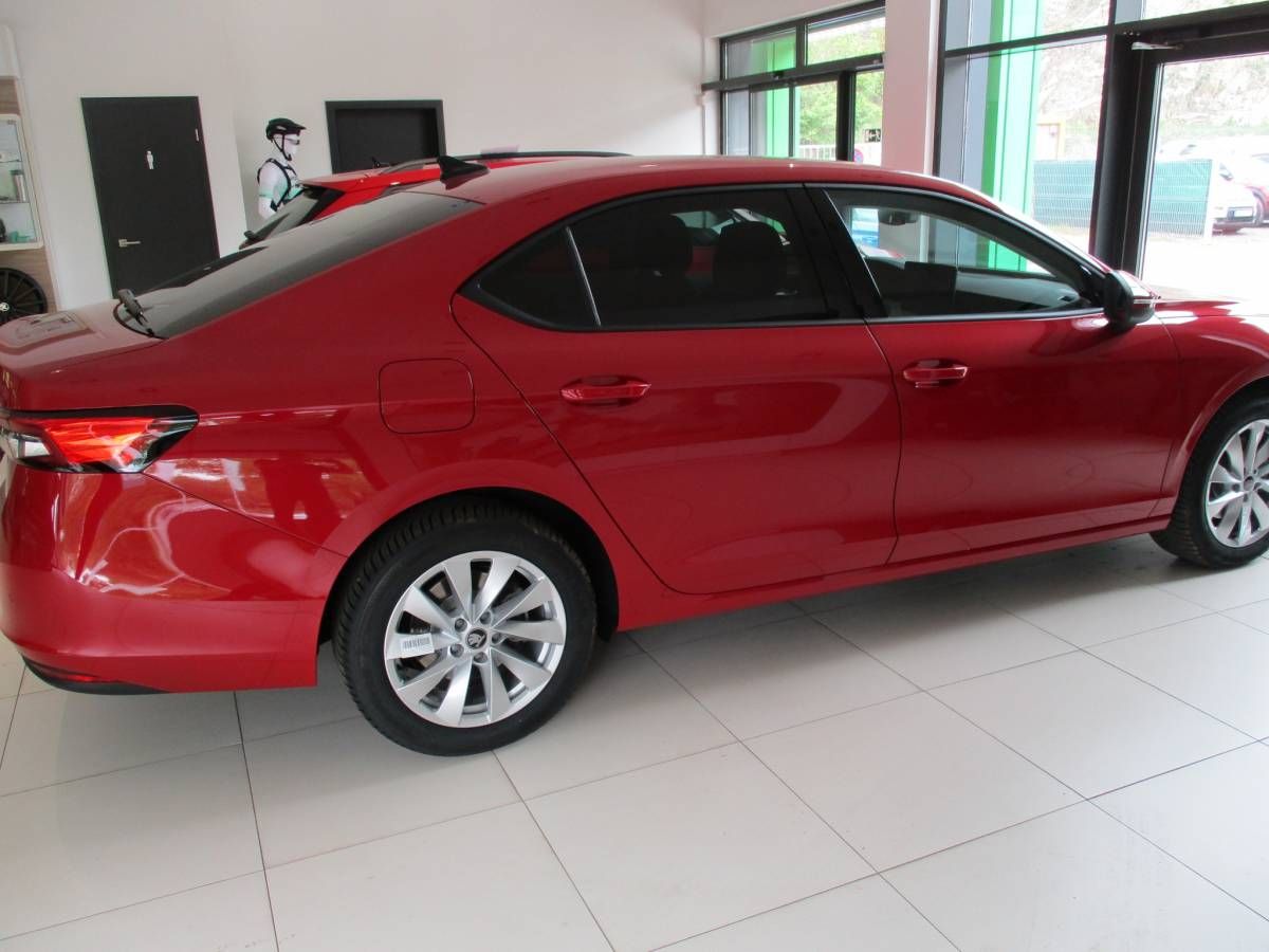 Škoda Superb, liftback Selection 2,0TDI 110k - fotka 4