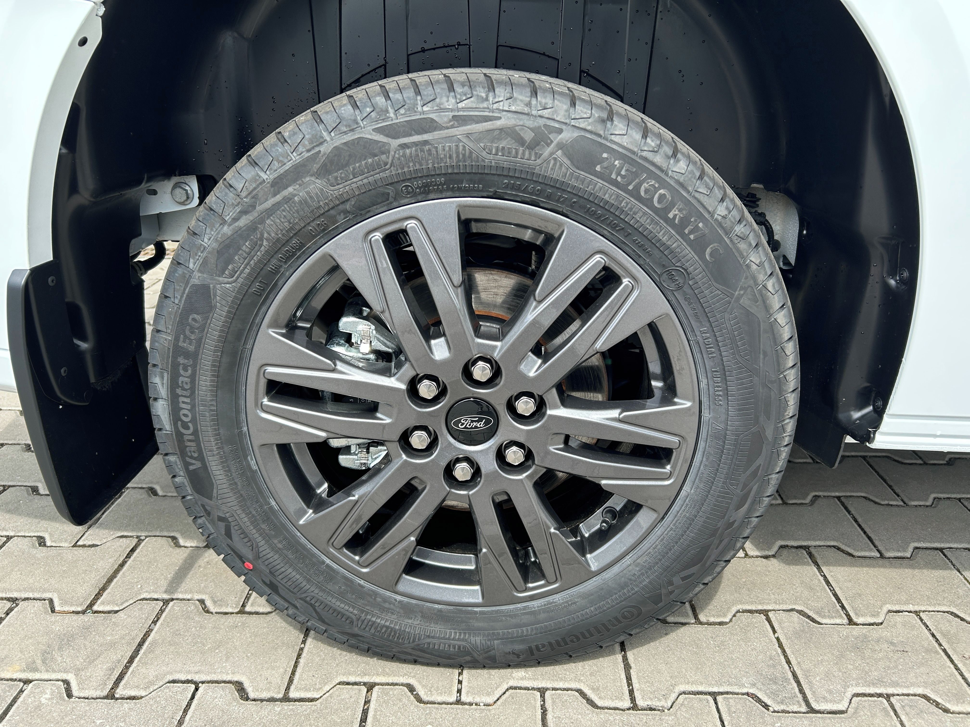 Ford Tourneo Custom, Titanium L2 2.0 EcoBlue 125 kW - fotka 4