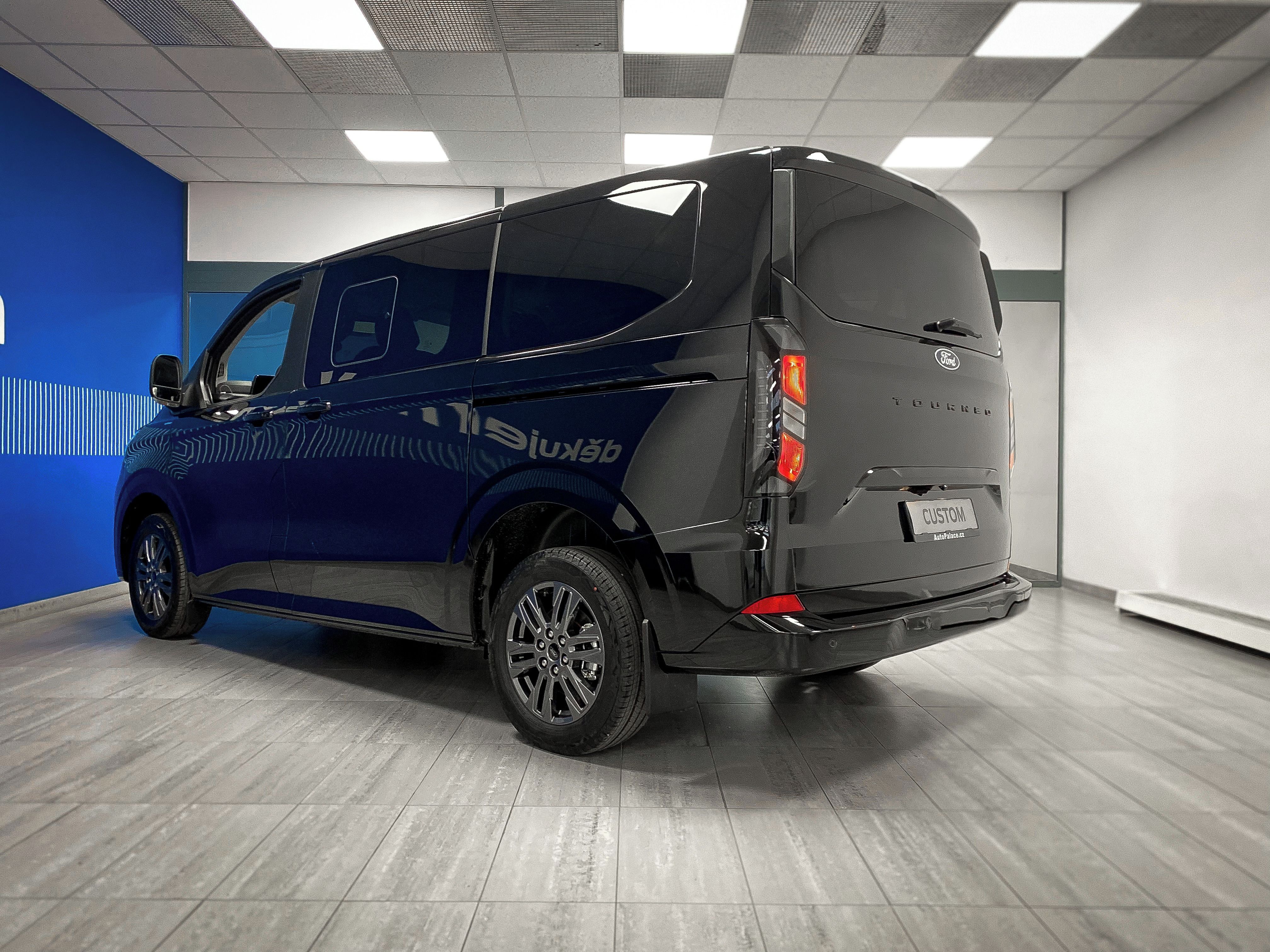 Ford Tourneo Custom, 2,0 EcoBlue Titanium L1 - fotka 3