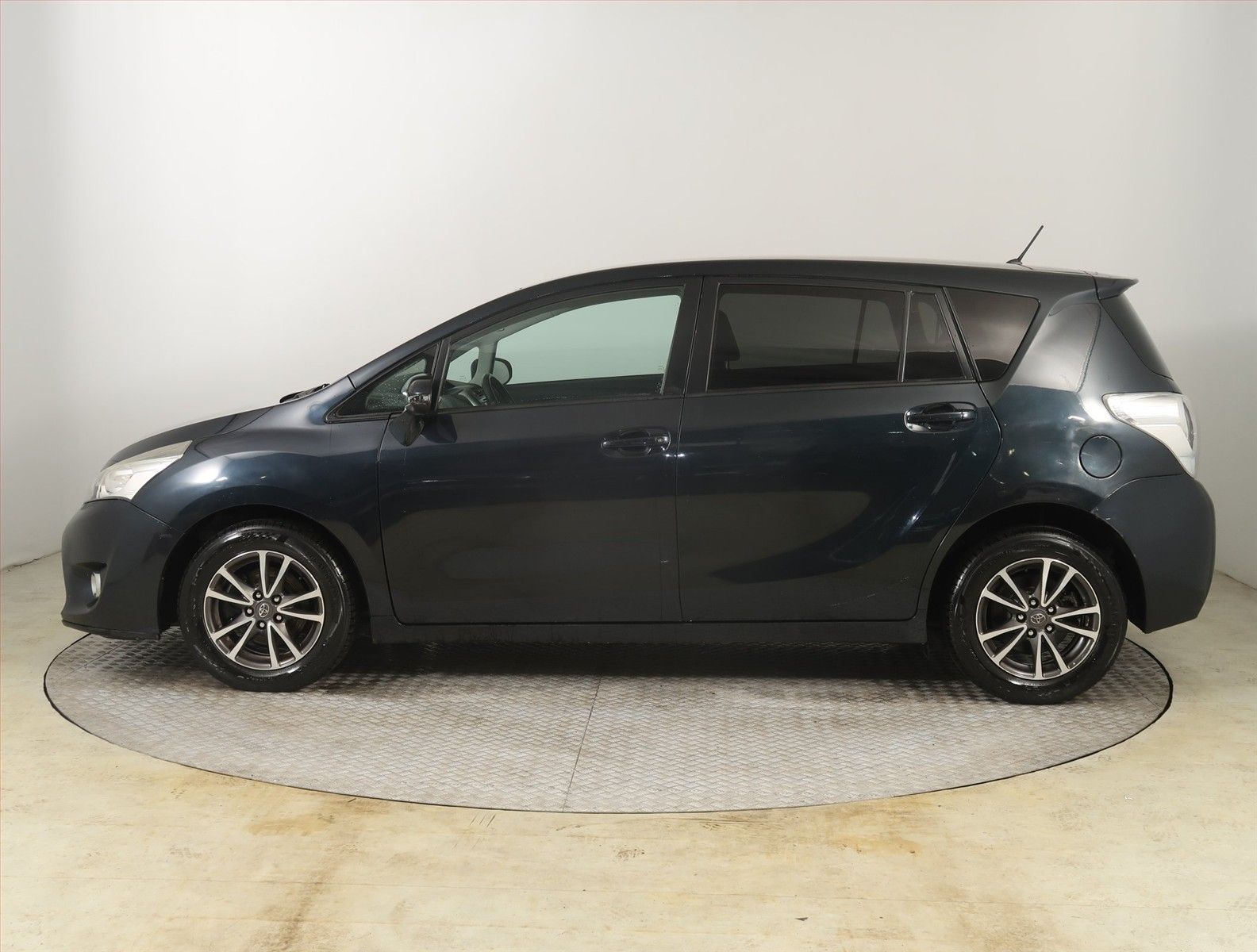 Toyota Verso, 2.0 D-4D, 7 míst - fotka 3