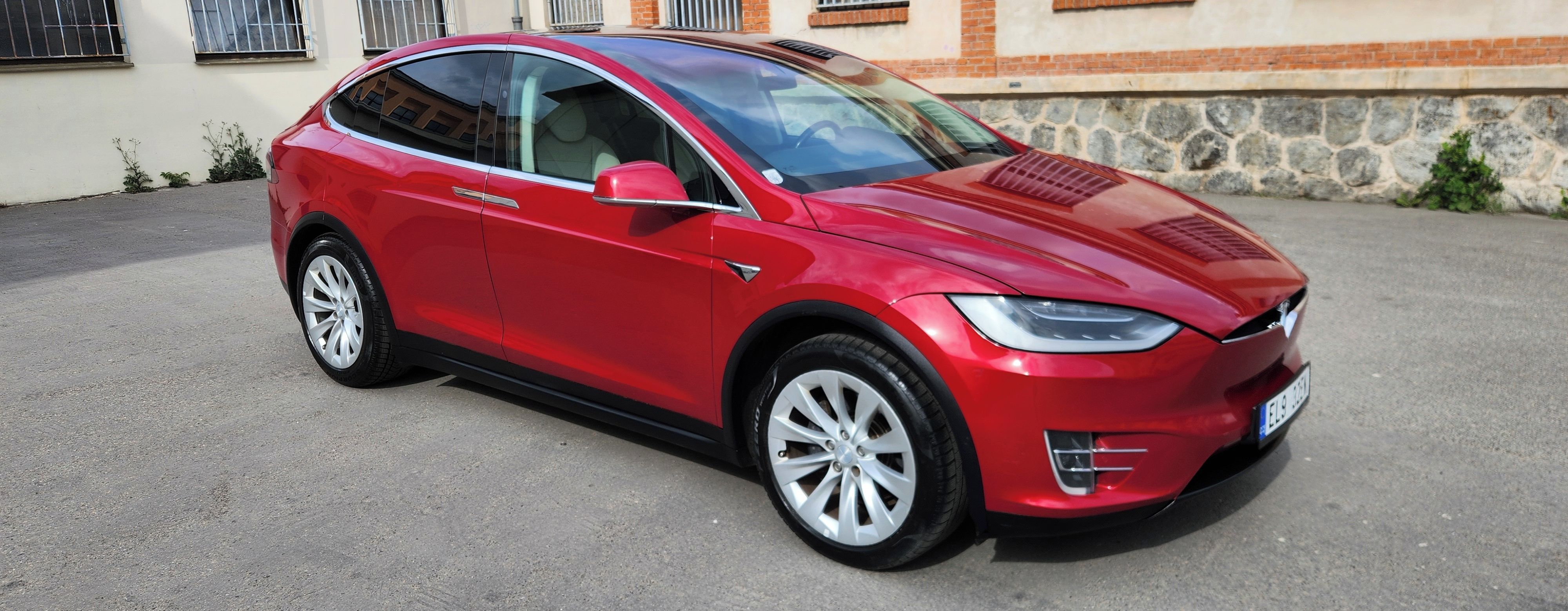 Tesla Model X, RED-4X4-KOLA 20-SVĚTLÝ INT. - fotka 2