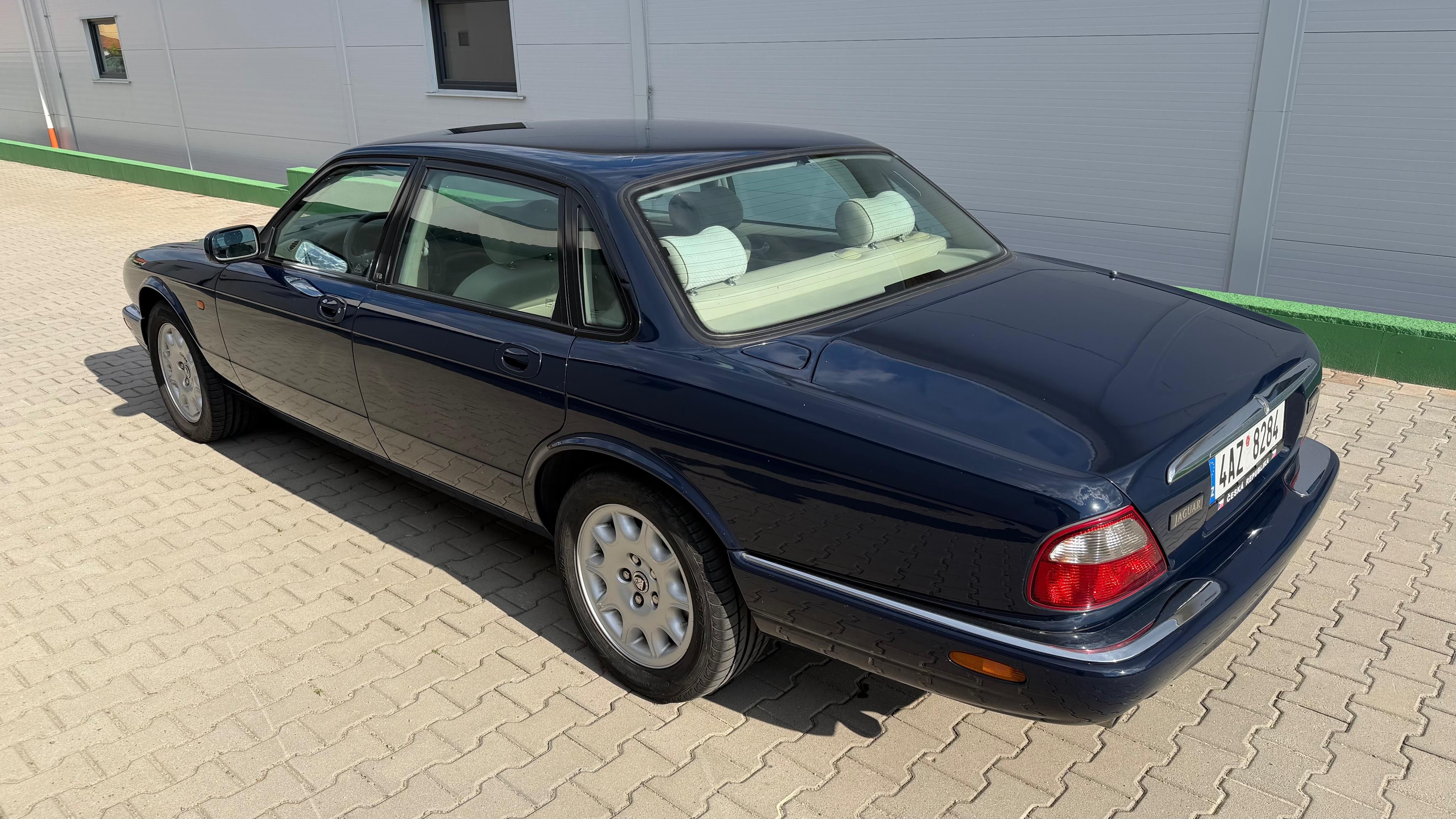 Jaguar XJ, Jaguar XJ8 - fotka 3