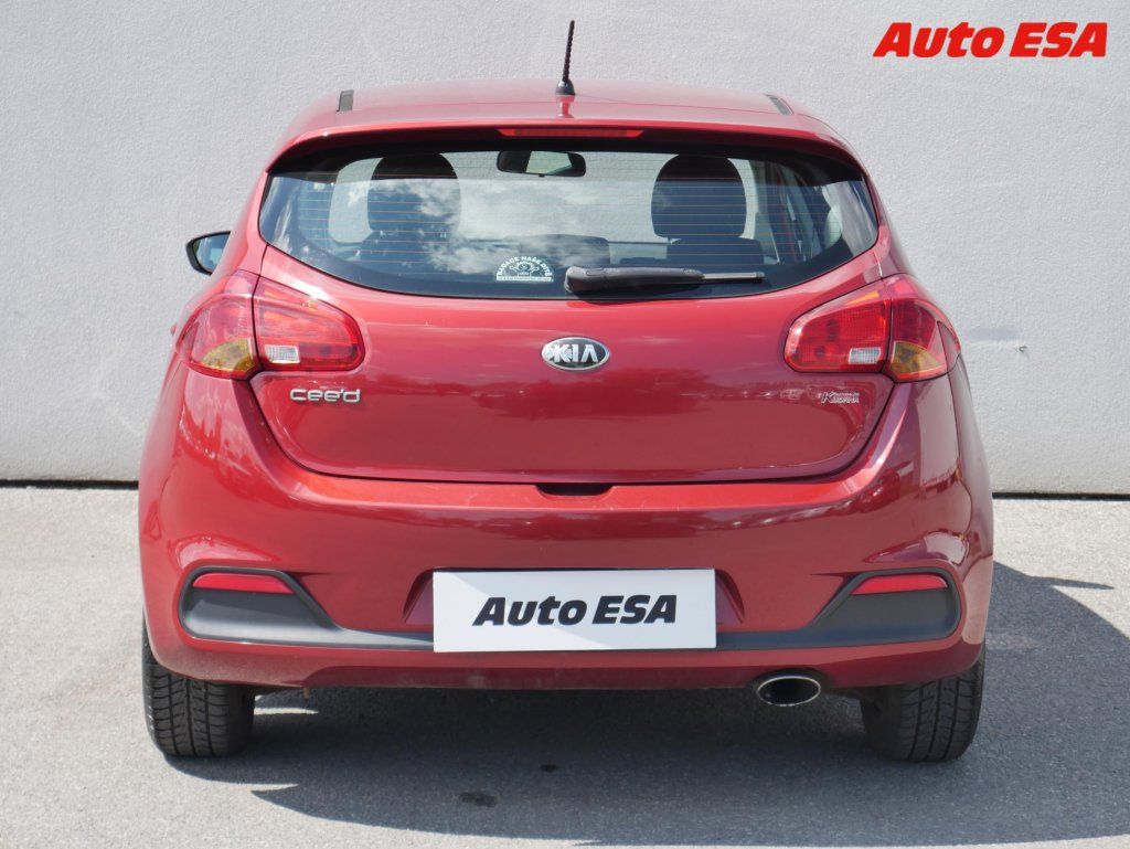 Kia Cee´d, 1.4i,1.maj,ČR,AC - fotka 5