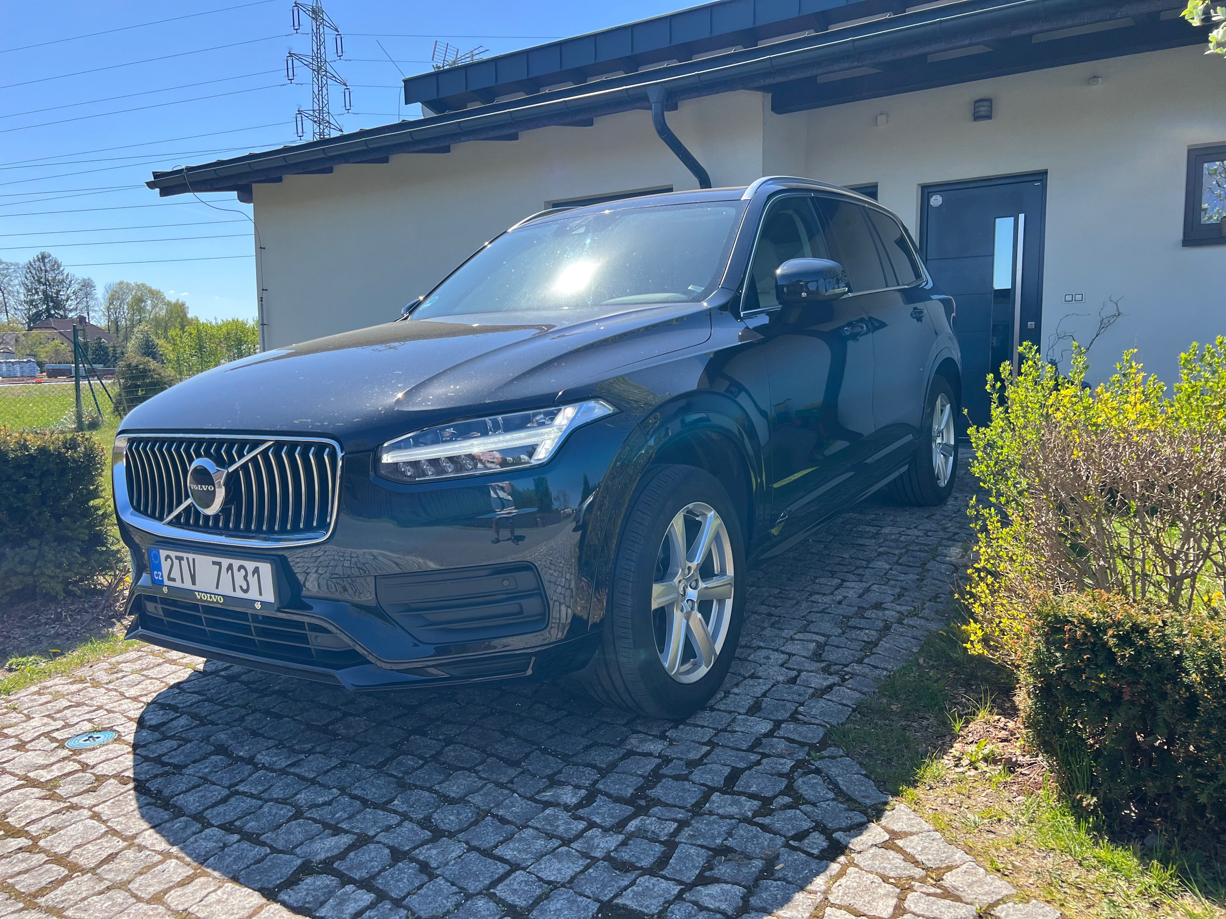 Volvo XC90, B5 AWD Momentum Pro - fotka 2