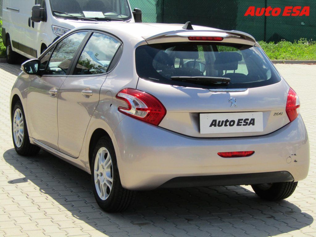 Peugeot 208, 1.2i,ČR - fotka 4