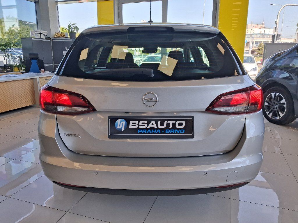 Opel Astra, 1.2T 81kW 2021 - fotka 5