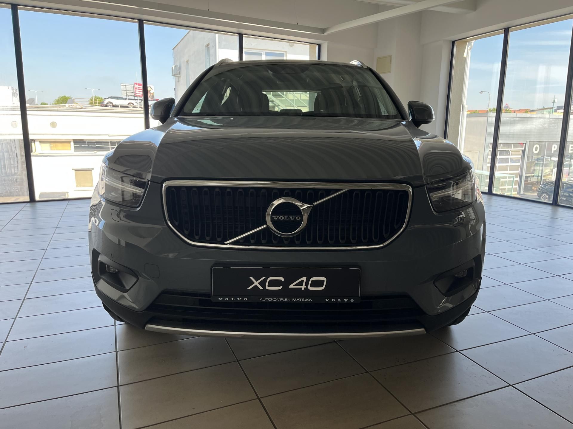 Volvo XC40, D3 FWD MOMENTUM SE - fotka 2