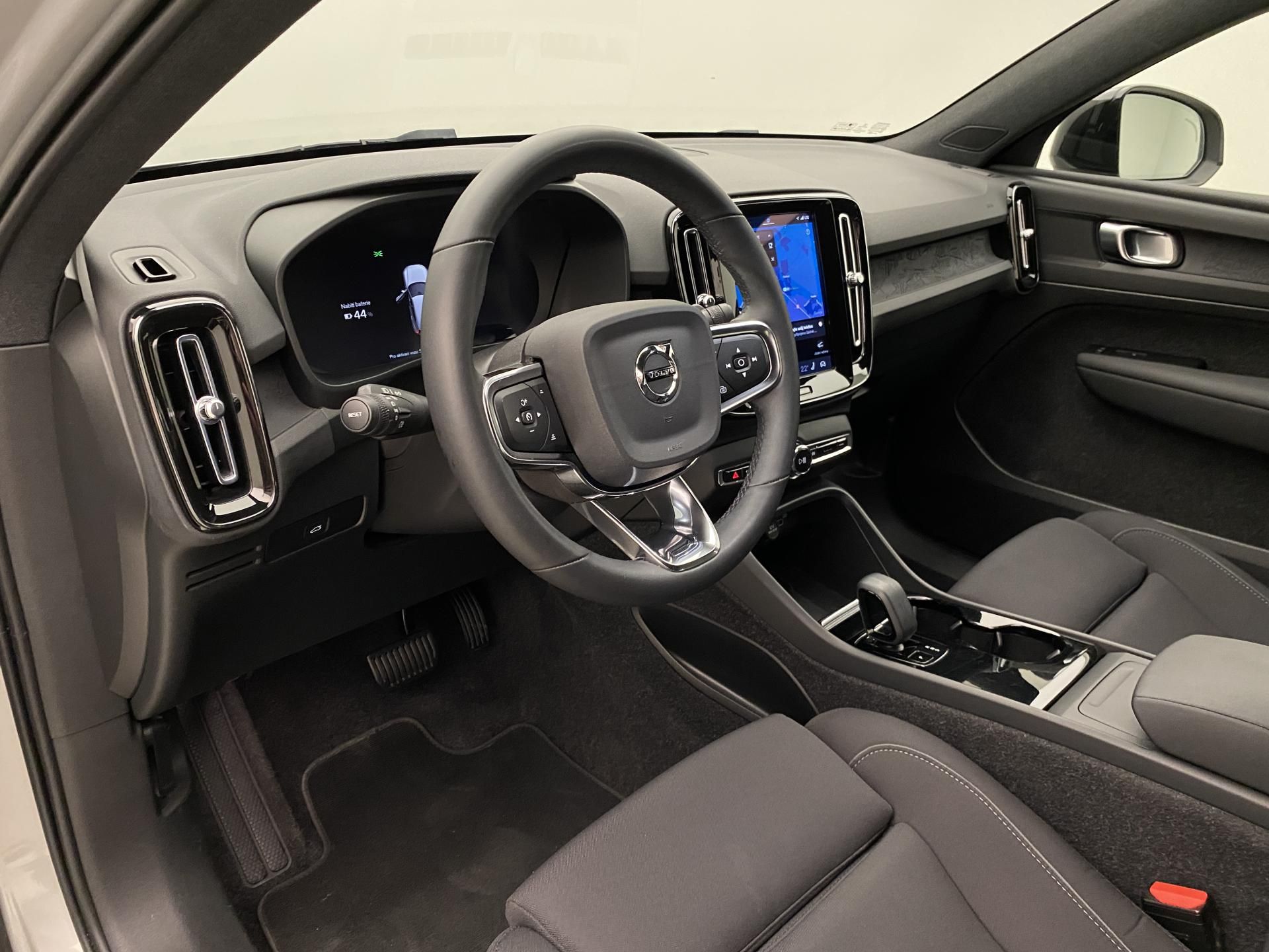 Volvo XC40, PURE ELECTRIC RECHARGE PLUS CZ - fotka 4
