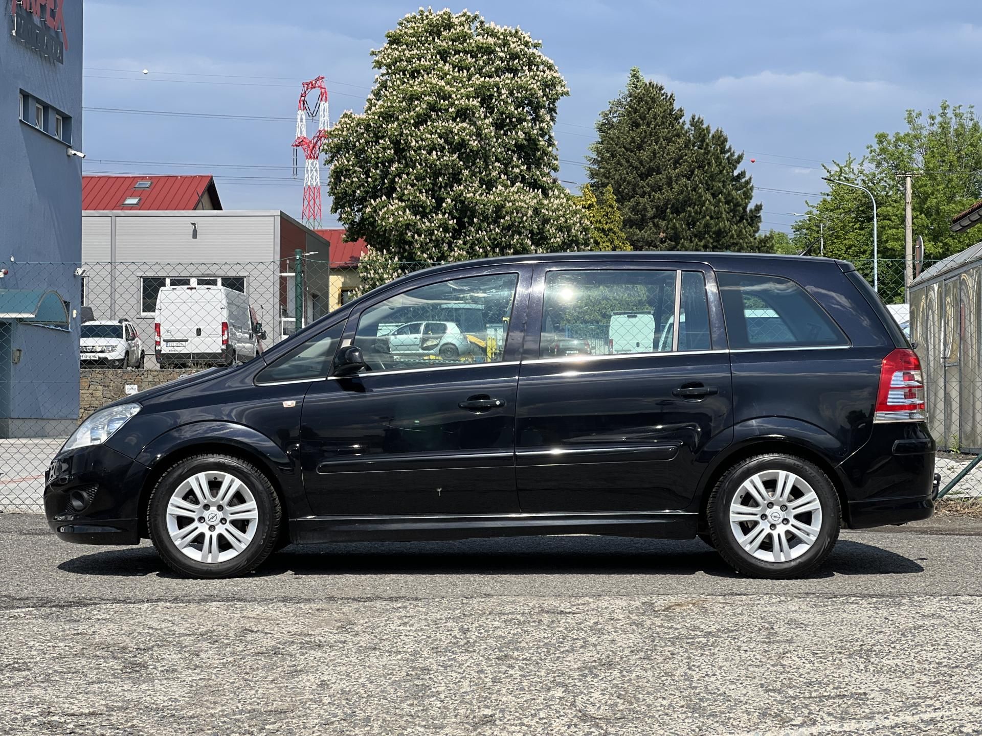 Opel Zafira, OPC paket 1.8i 16v LPG 7 MÍST - fotka 4