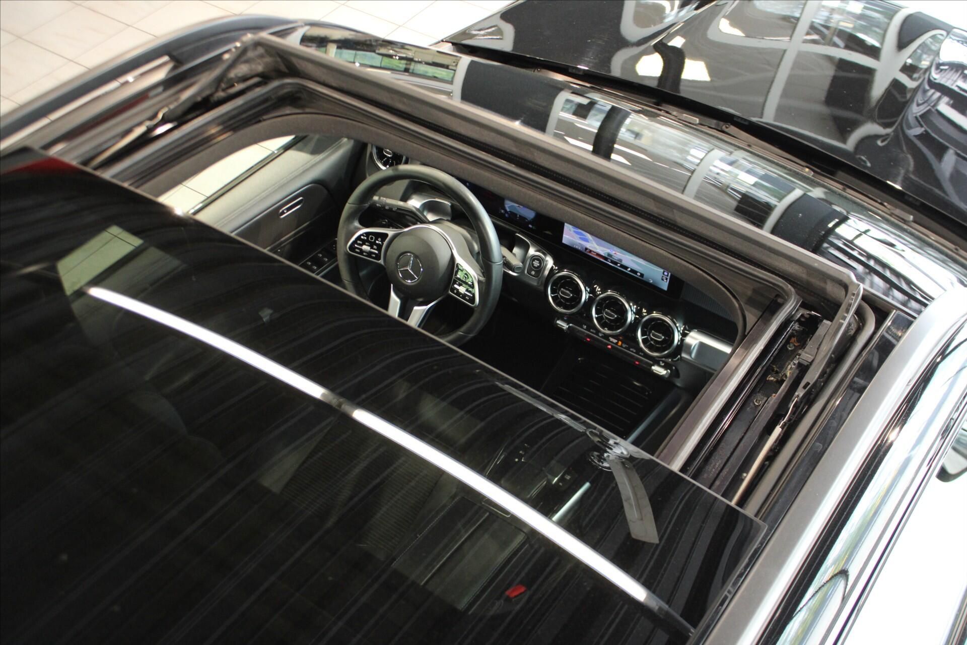 Mercedes-Benz GLB, 220d 4MATIC MBEAM/Pano/Night/M - fotka 6