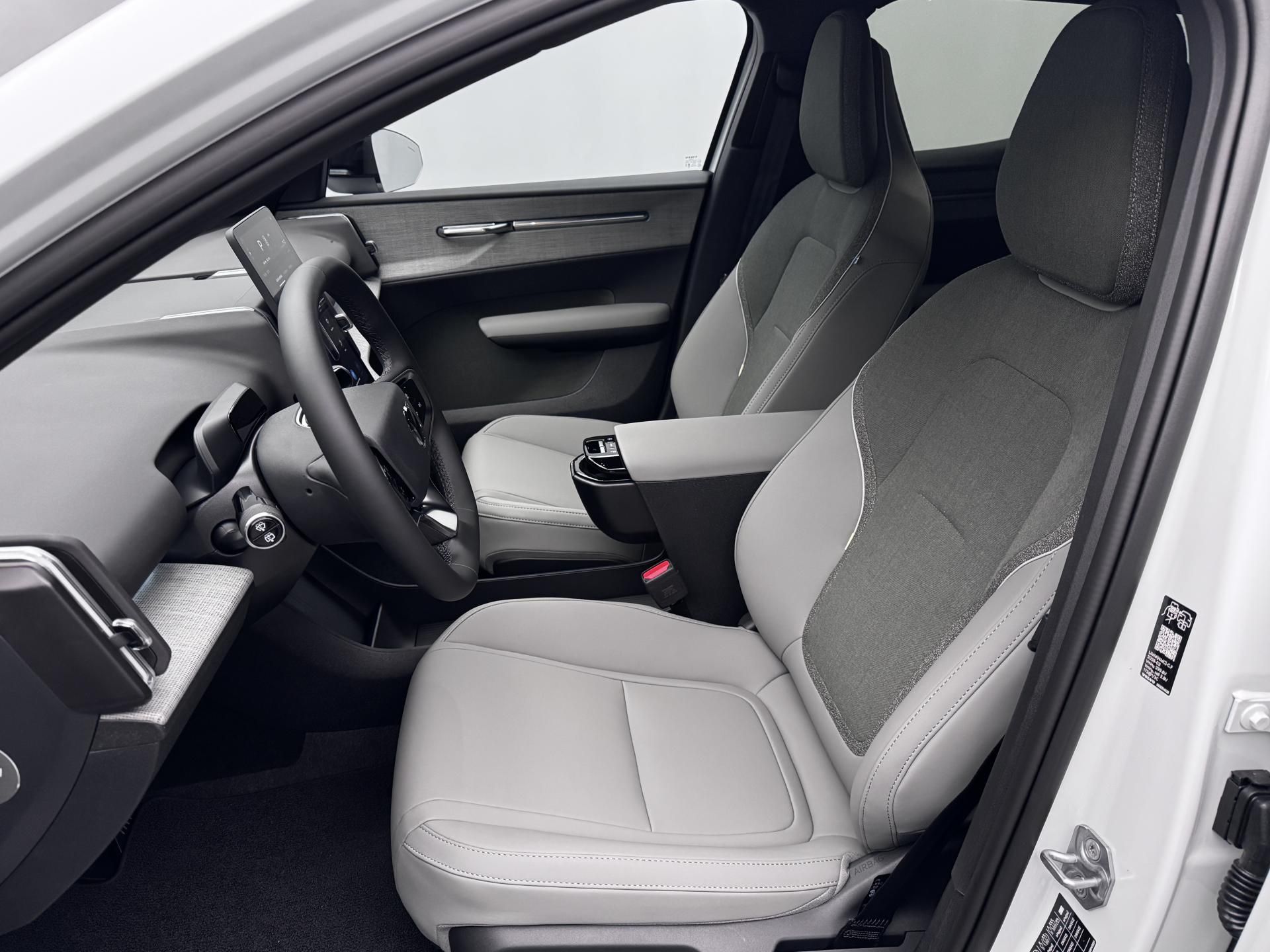 Volvo EX30, PURE ELECTRIC EXTENDED PLUS - fotka 3