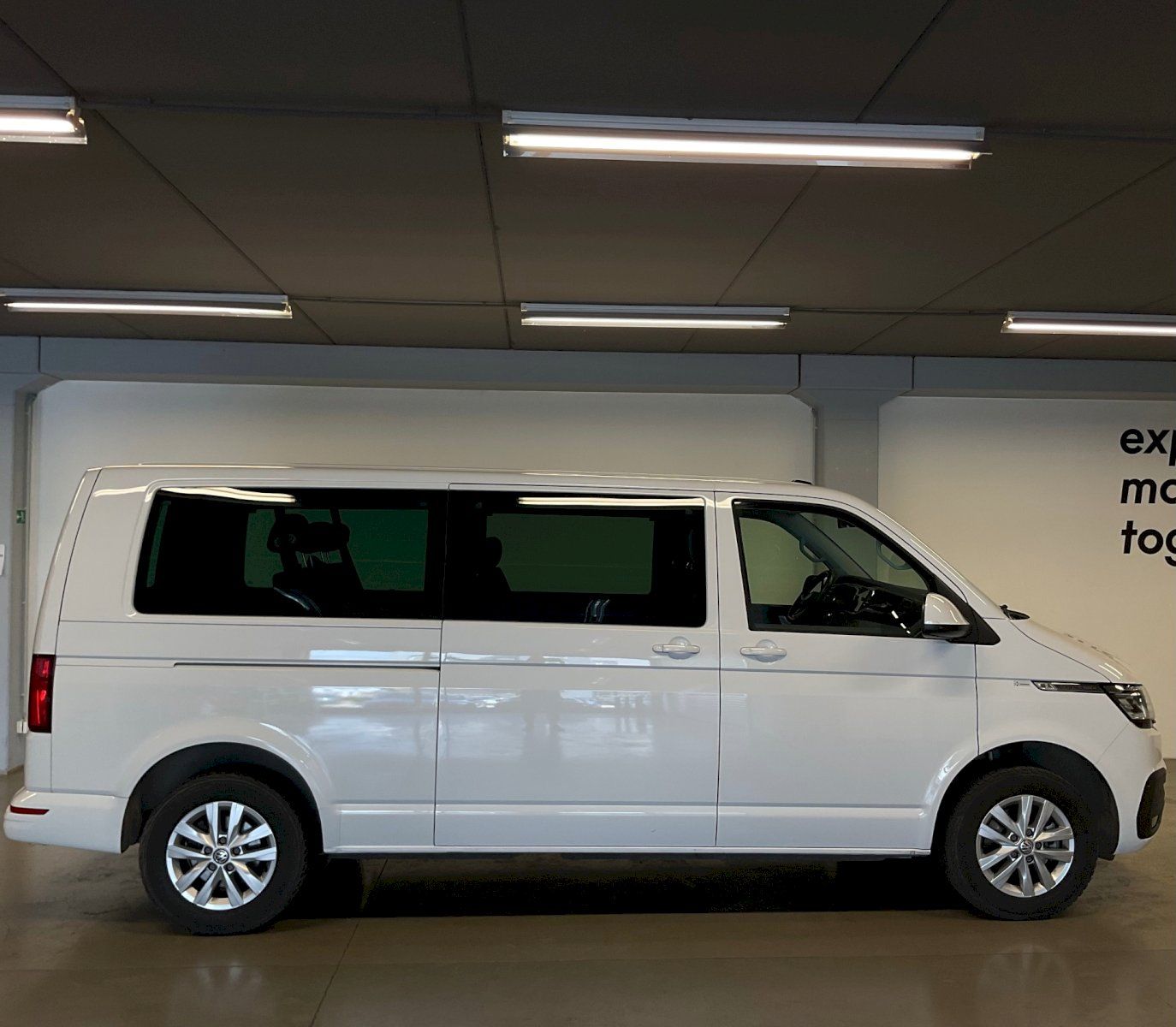 Volkswagen Caravelle, CARAVELLE 6.1 CL TDI DR DSG - fotka 6