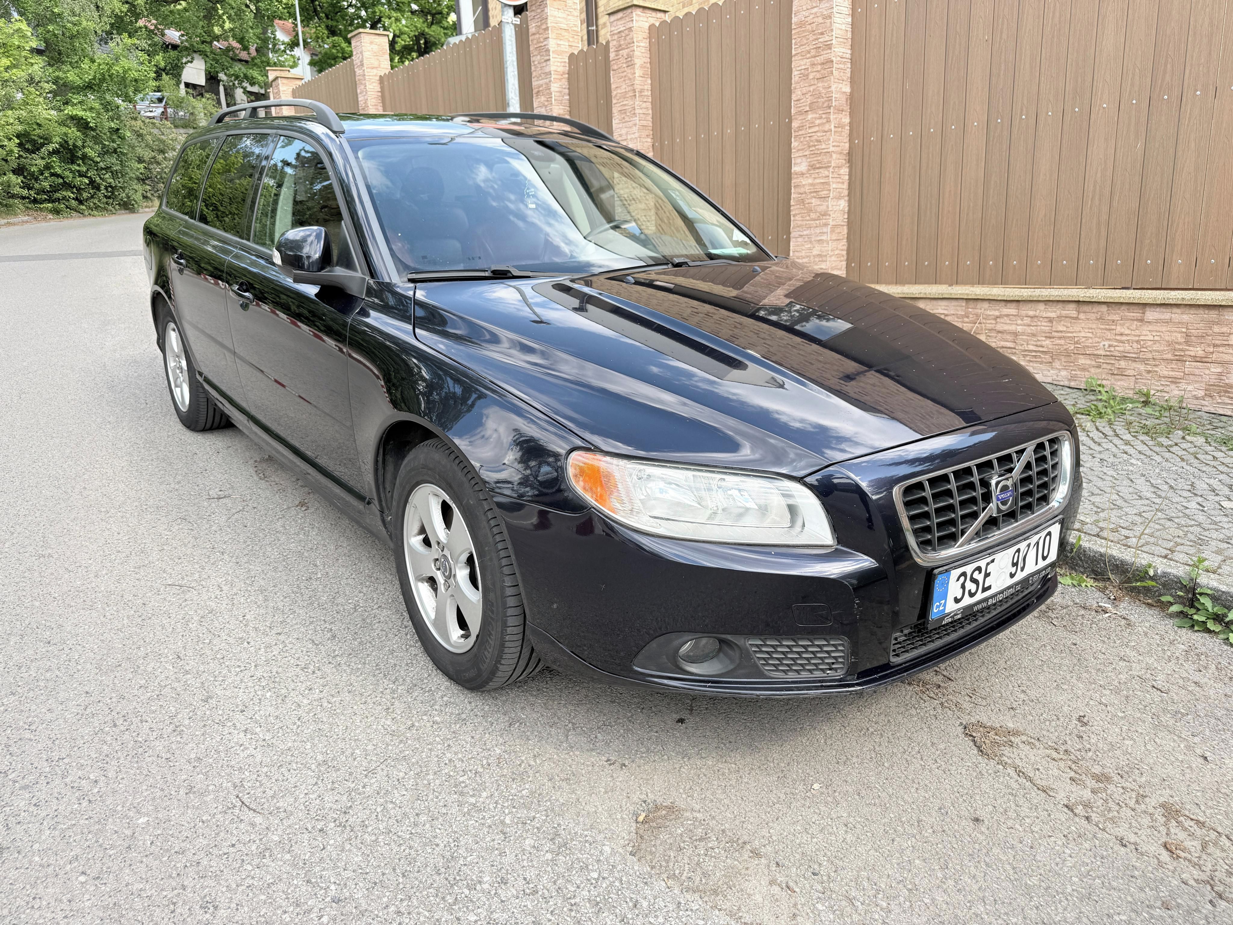 Volvo V70, červená kůže, 2008