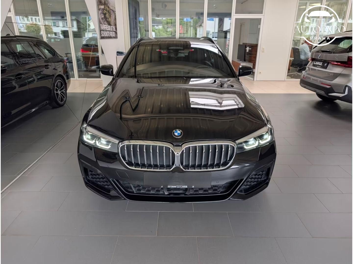 BMW Řada 5, d xDrive M Sport Touring - fotka 2