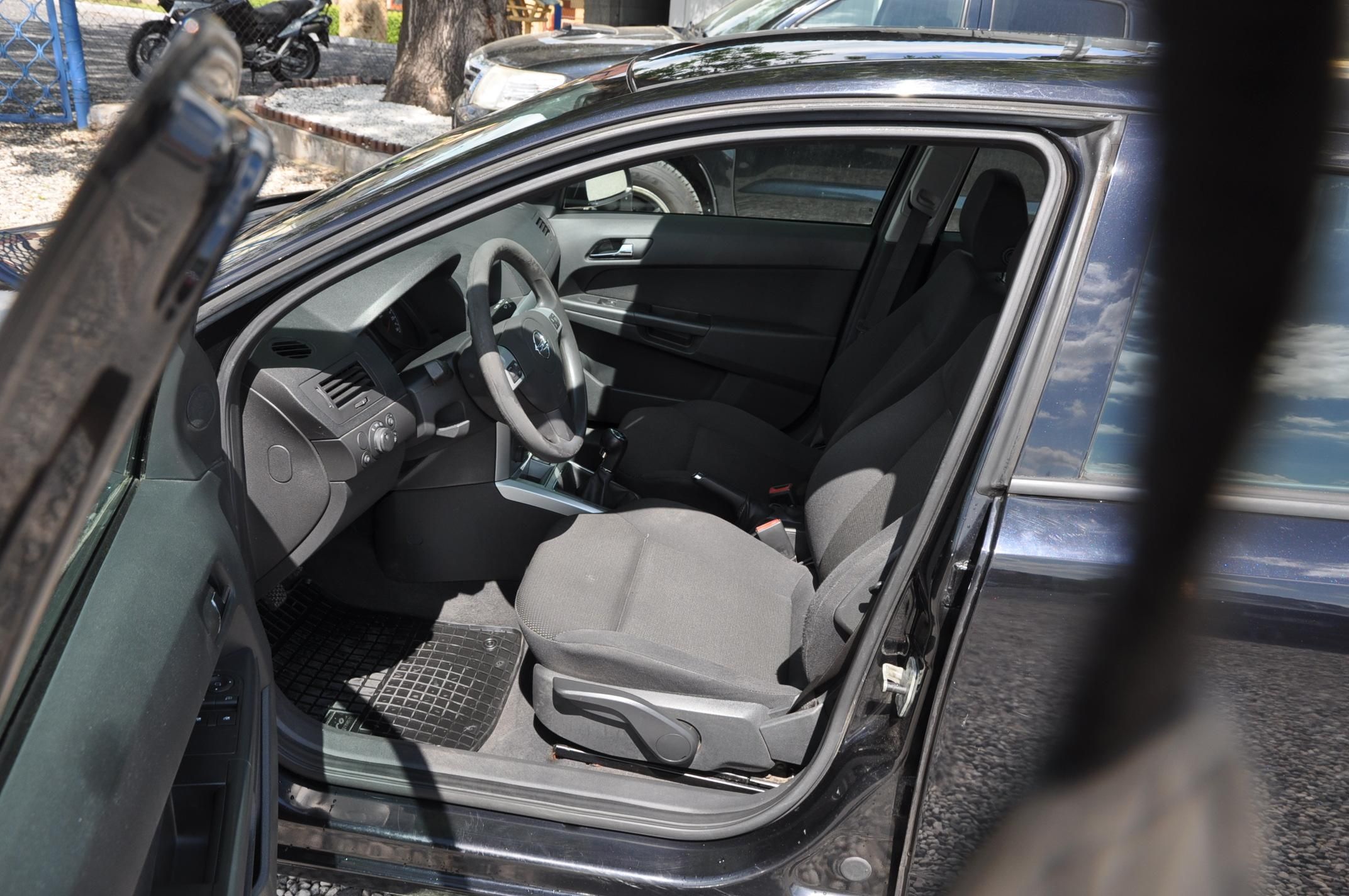 Opel Astra, 1.4i 66kW KOMBI - fotka 6