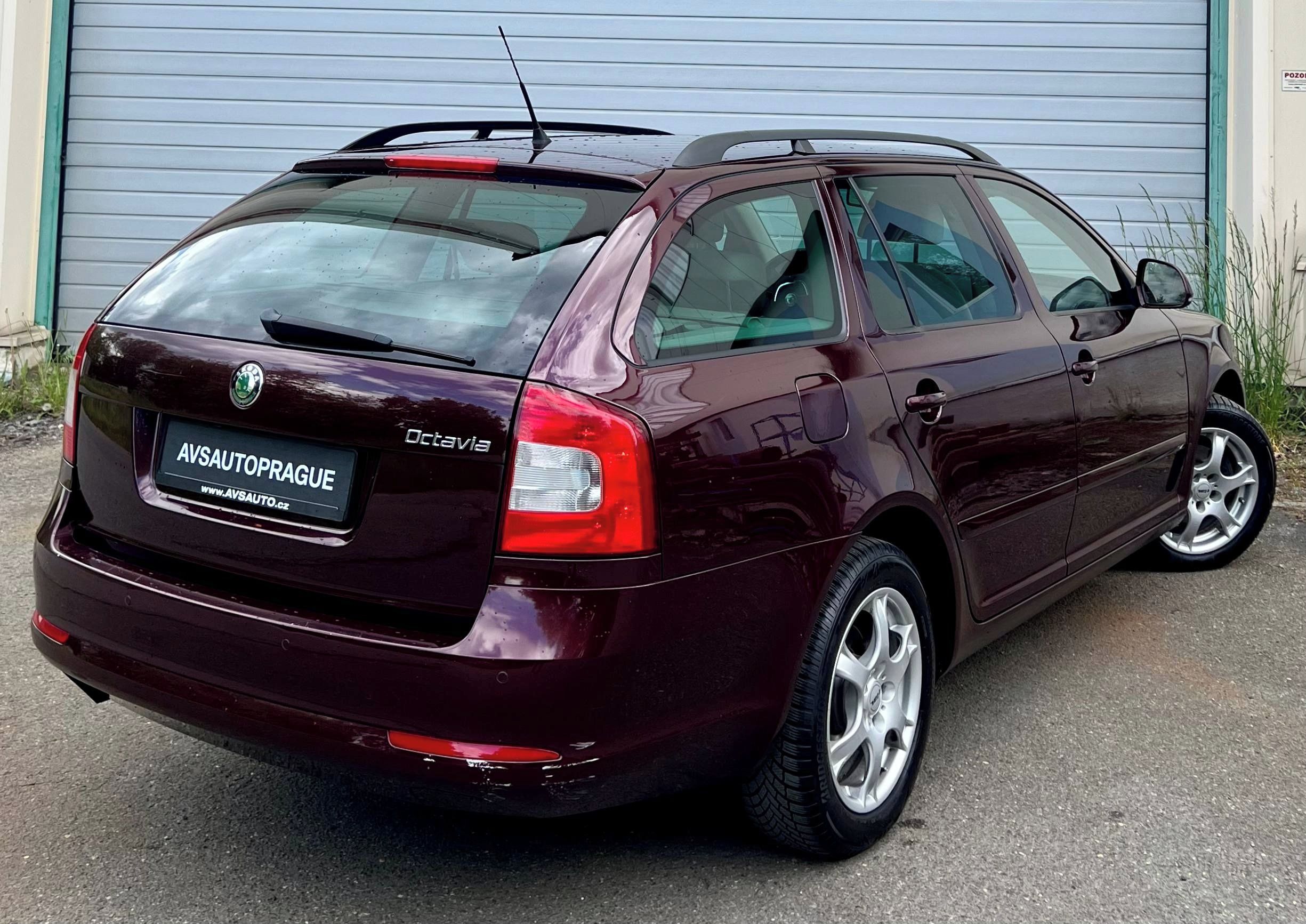 Škoda Octavia, 2.0 TDI Elegance  ZACHOVALÁ - fotka 4