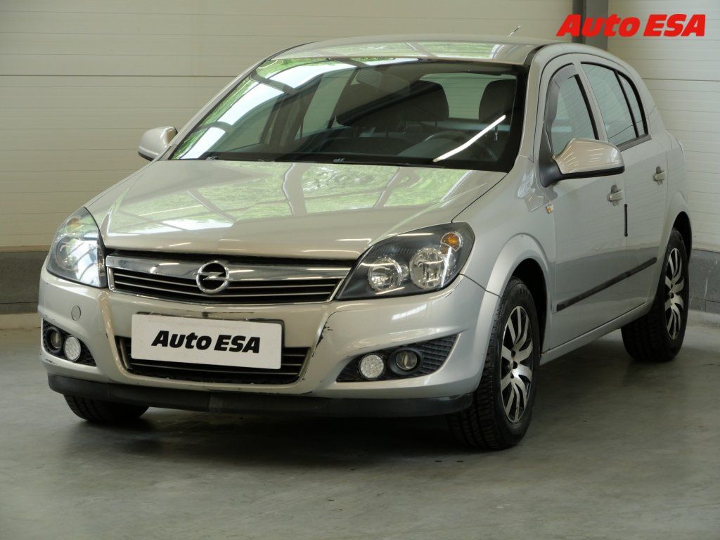 Opel Astra, 1.4 16V,1.maj,ČR,Klima - fotka 3
