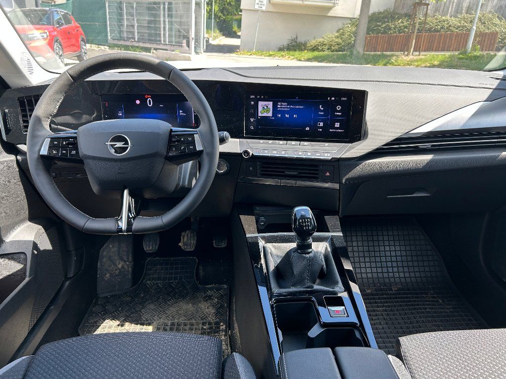 Opel Astra, ST Edition 1,2 Turbo 81kw MT6 - fotka 6