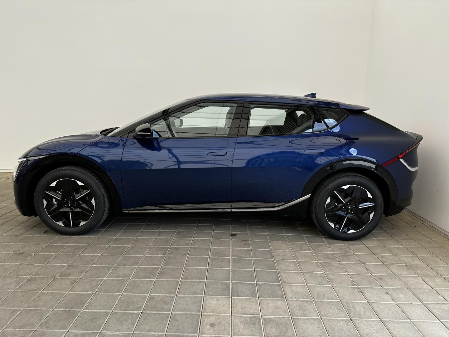 Kia EV6, 168kW EARTH 168 KW + 84 KWH (2 - fotka 5