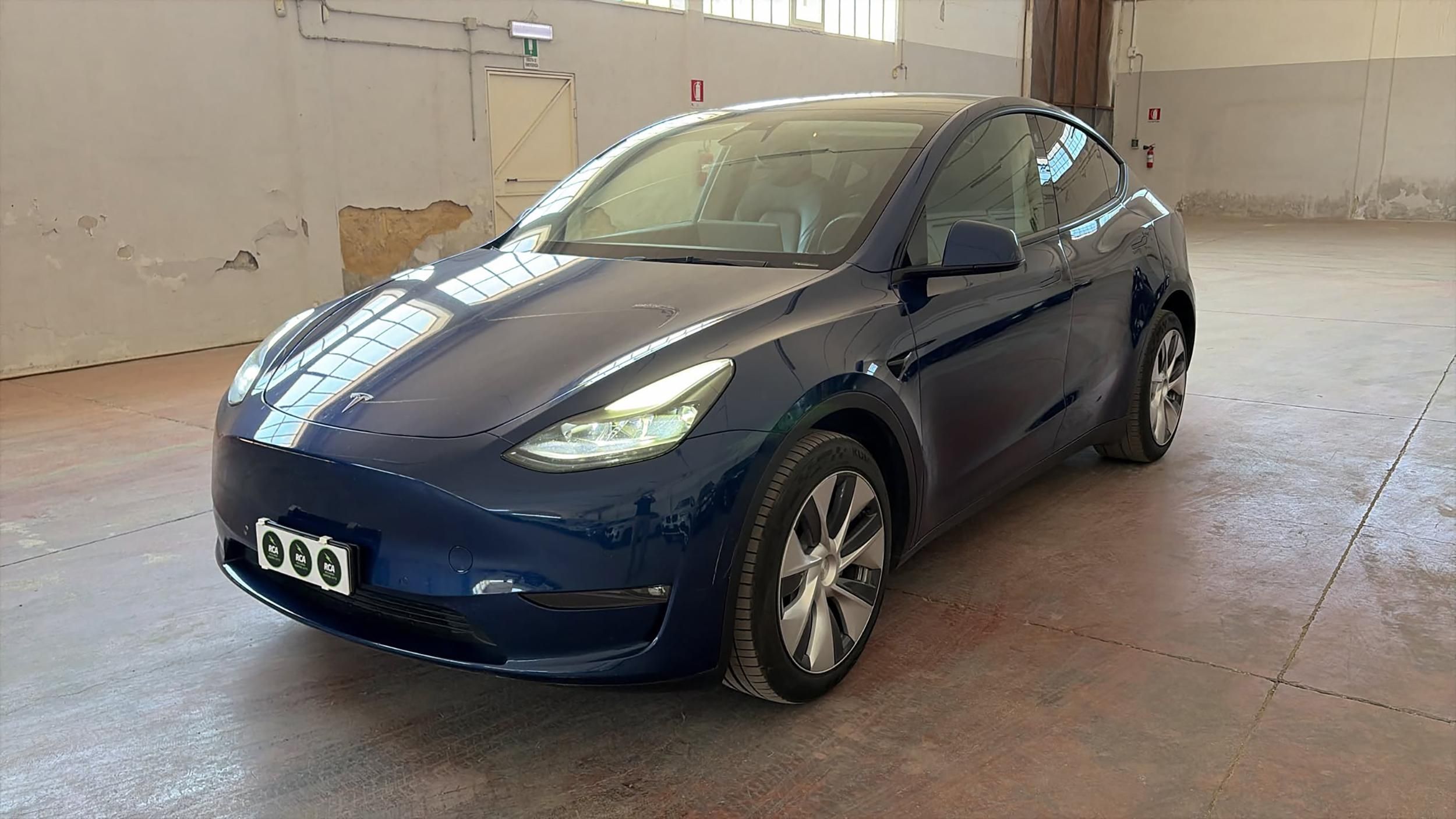 Tesla Model Y, Long Range Dual Motor AWD - fotka 3
