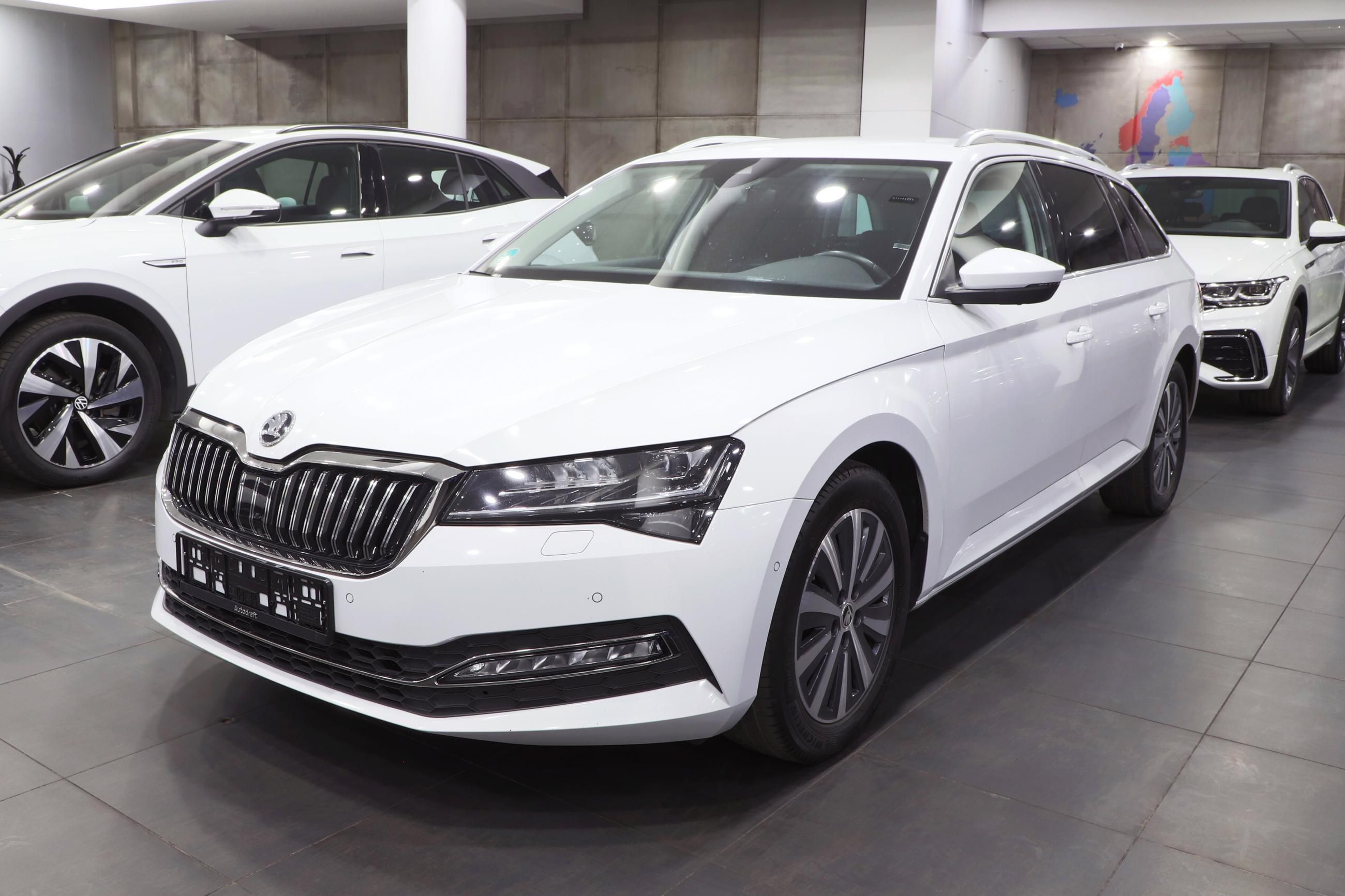 Škoda Superb, Style 2.0 TDI 110kW DSG - fotka 2