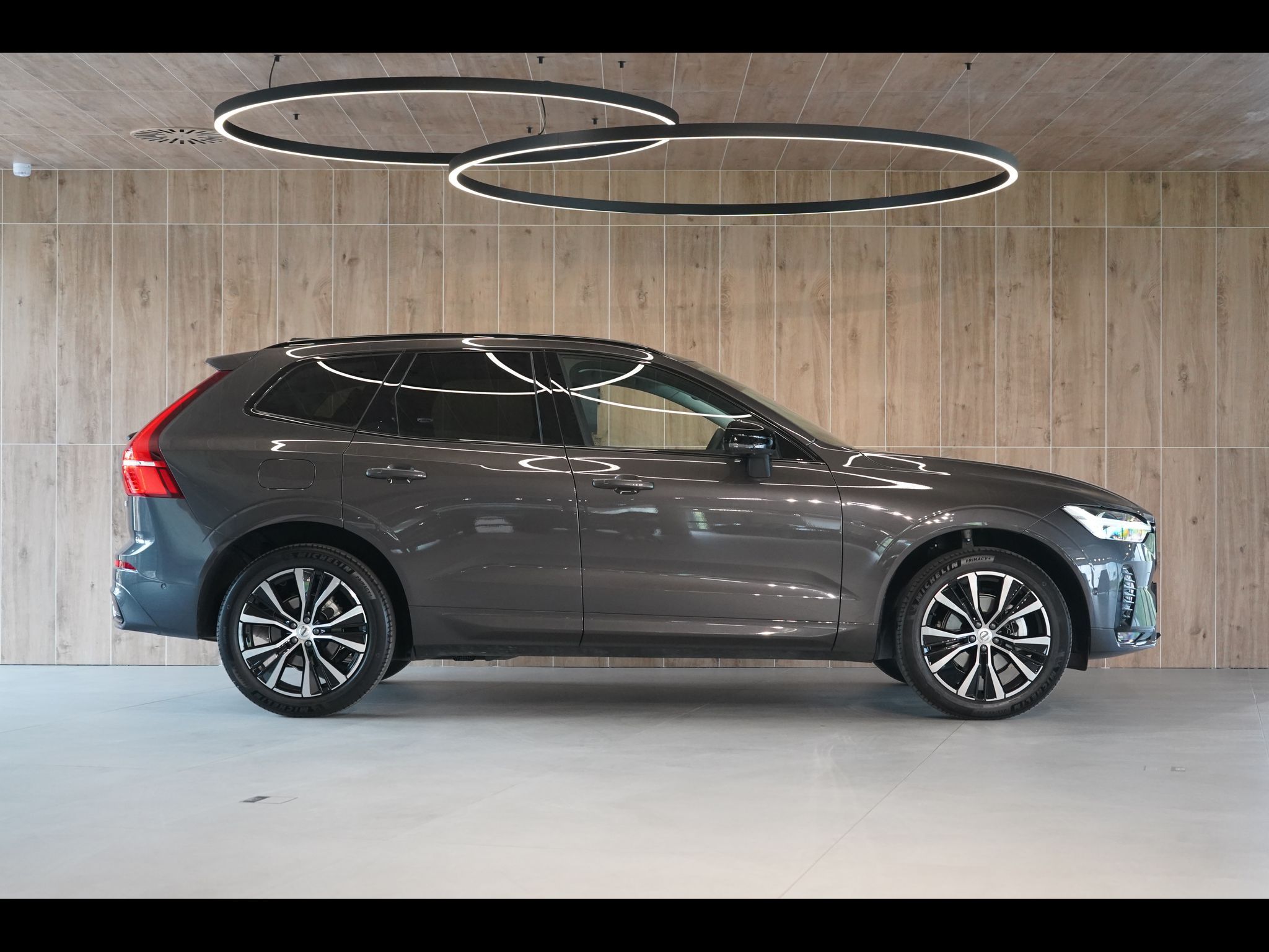 Volvo XC60, B5 AWD Plus Dark, Ventilace - fotka 4