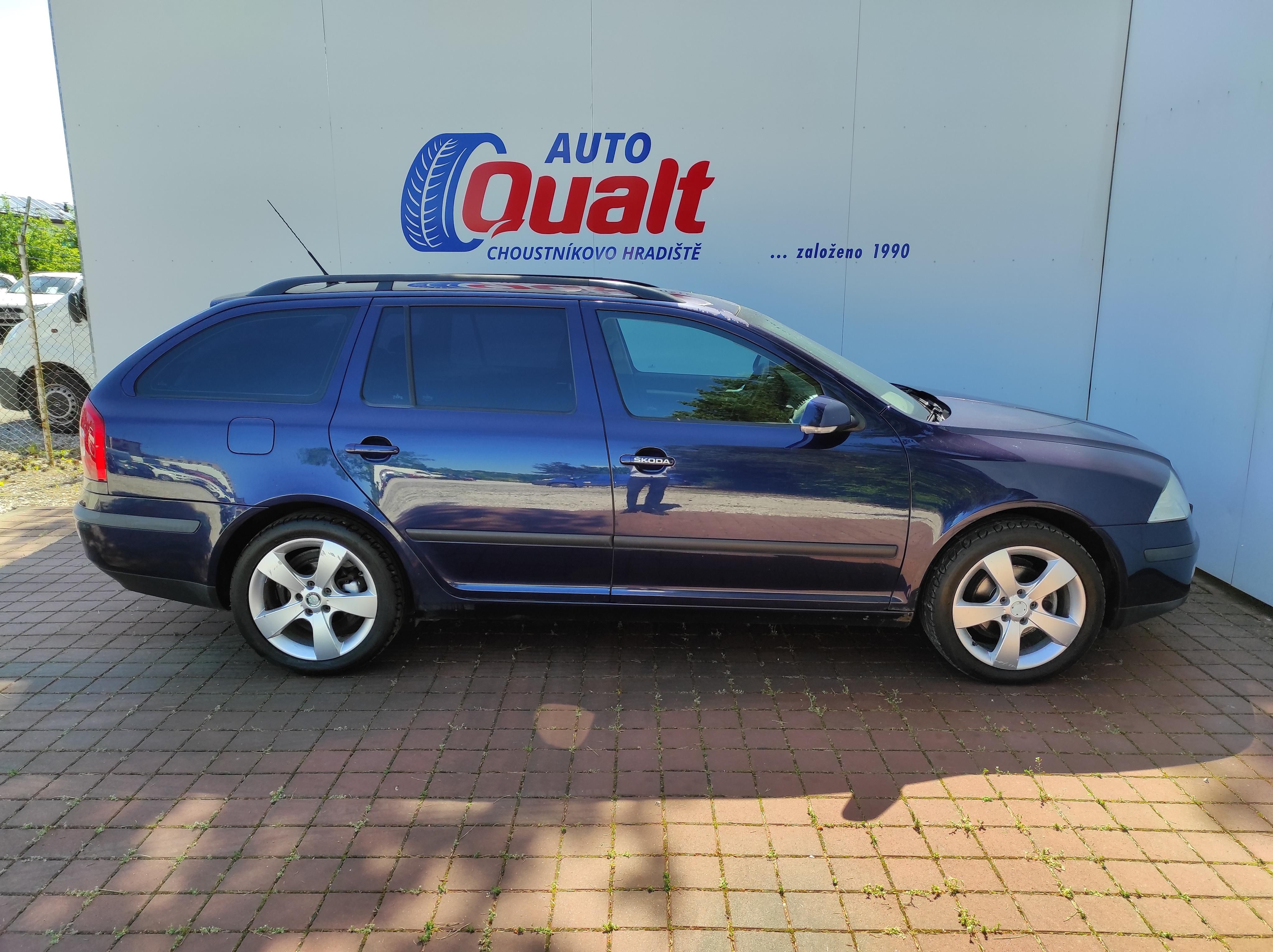Škoda Octavia, Kombi 2.0 FSI DVOUZÓN. KLIMA - fotka 4