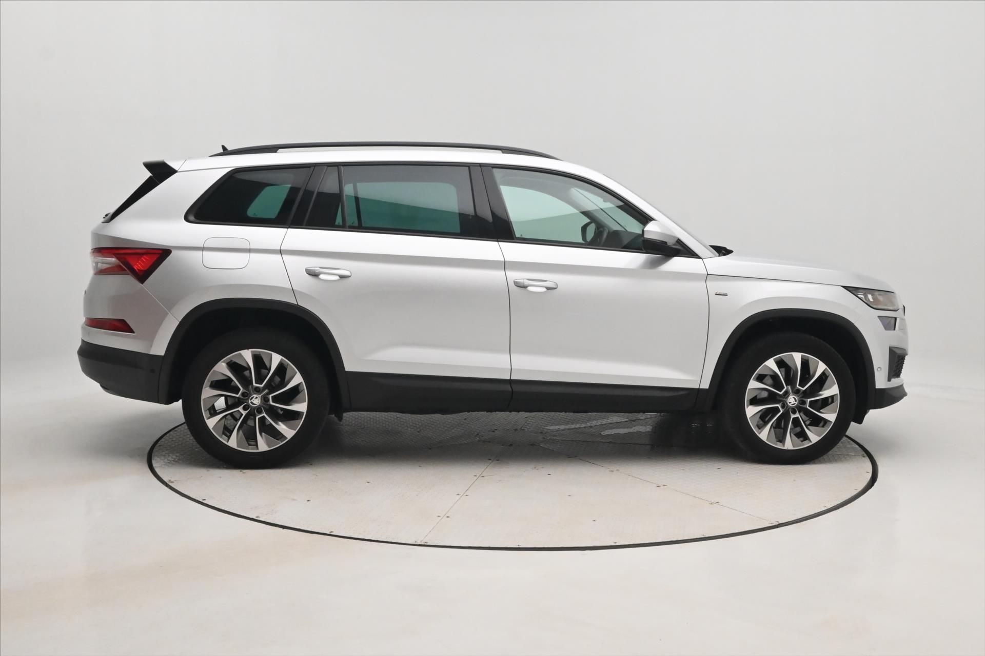 Škoda Kodiaq, 2,0 TDI 147kW DSG 4x4 VŮZ PŘIP - fotka 4