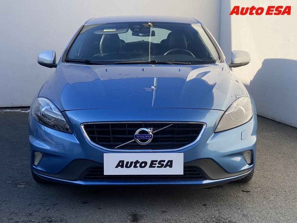 Volvo V40, 2.0 D2,1.maj,R-design,navi - fotka 2