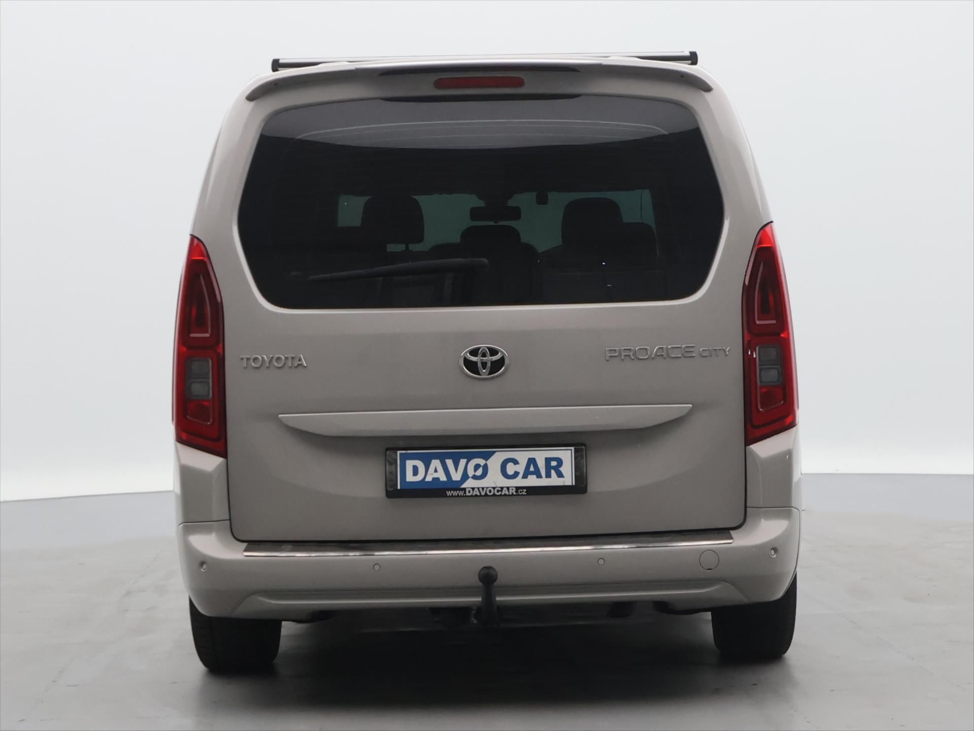 Toyota Proace, L2 1,5 D-4D 96kW Shuttle DPH C - fotka 6