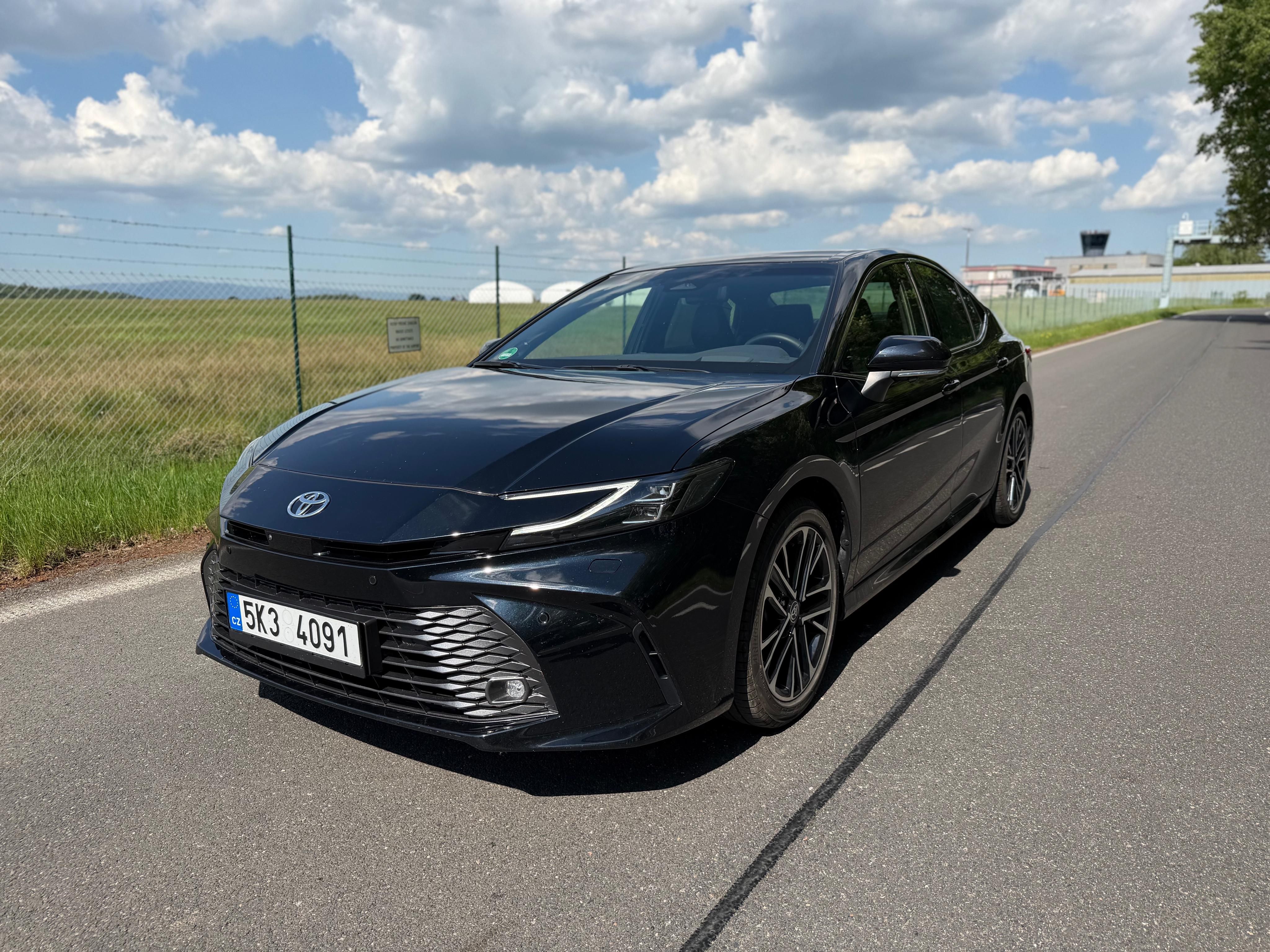 Toyota Camry, 2.5 Hybrid Executive - fotka 2