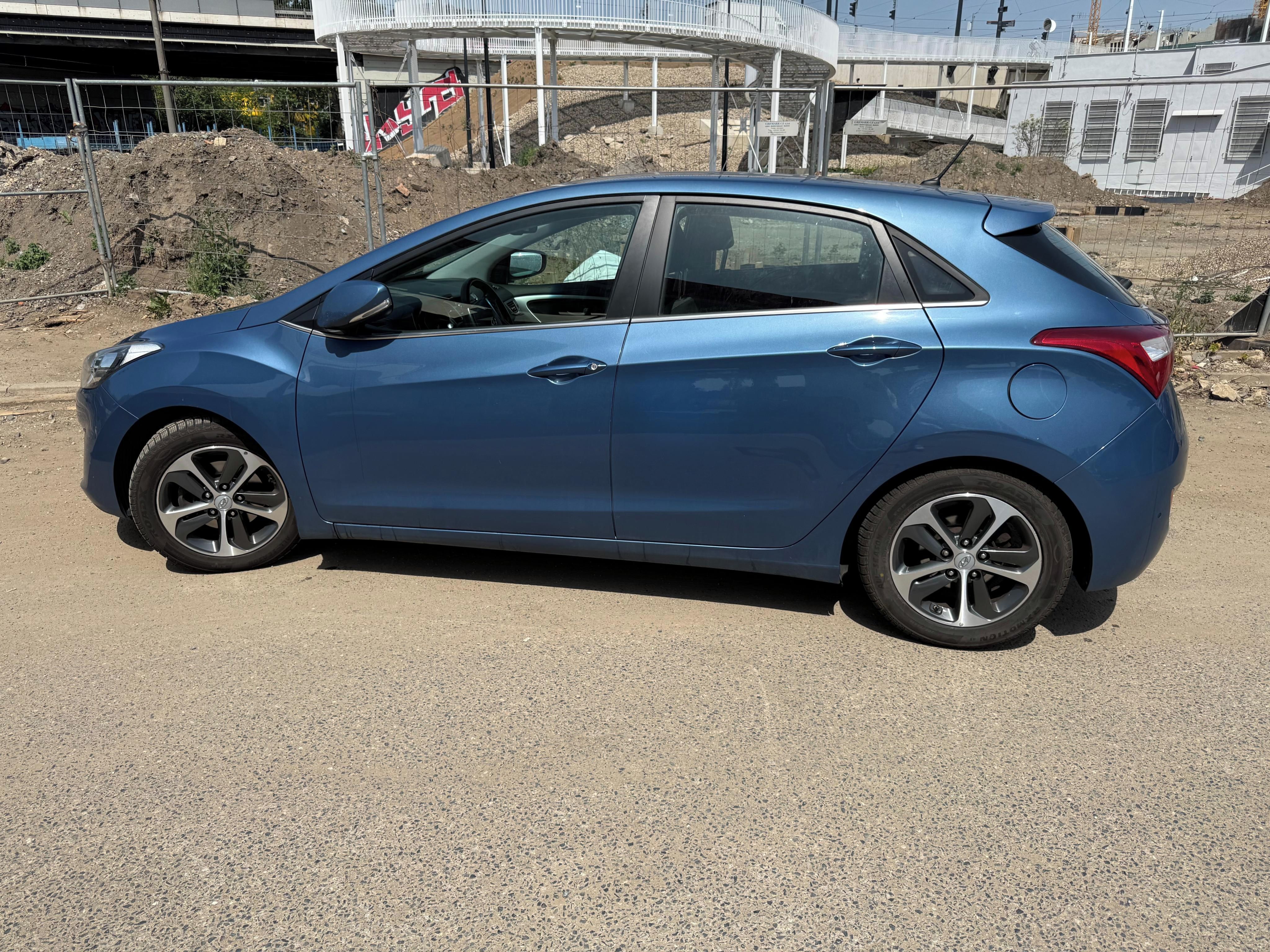 Hyundai i30, 1.6 nafta manual - fotka 2