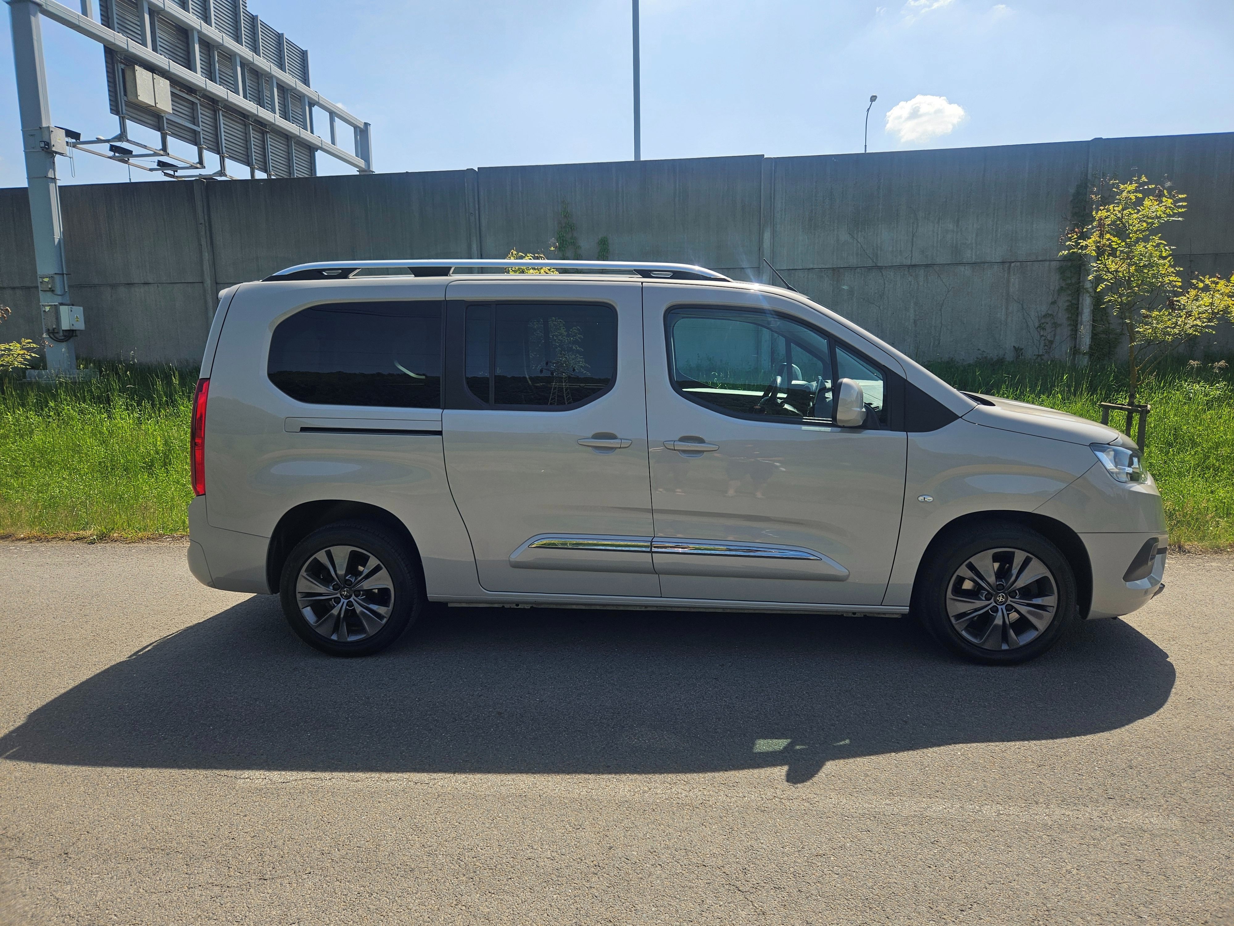 Toyota Proace City Verso, Long 1.2, 8AT, AUTOMAT - fotka 4