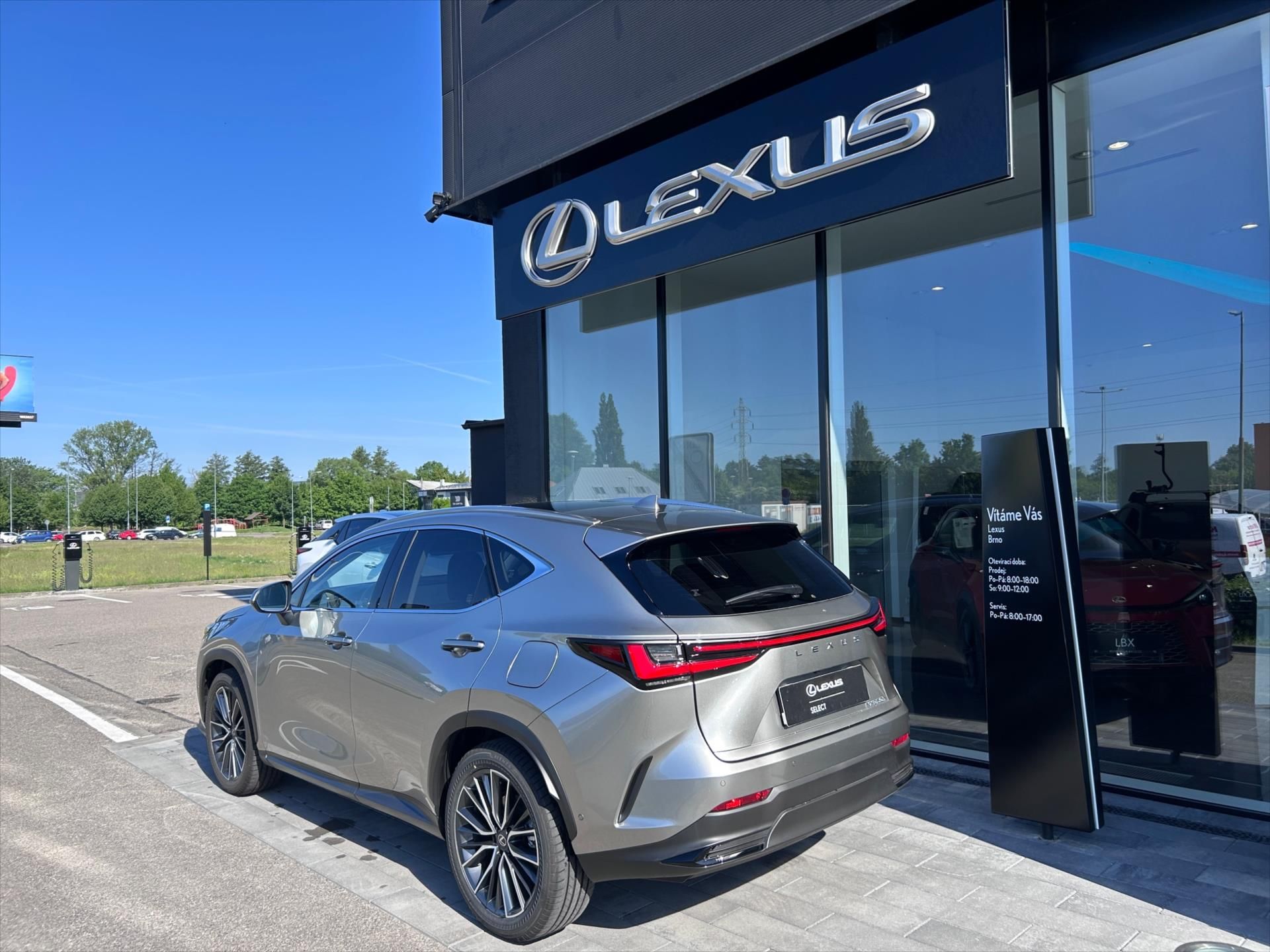 Lexus NX 350h, 2.5   Luxury Panoramic - fotka 3