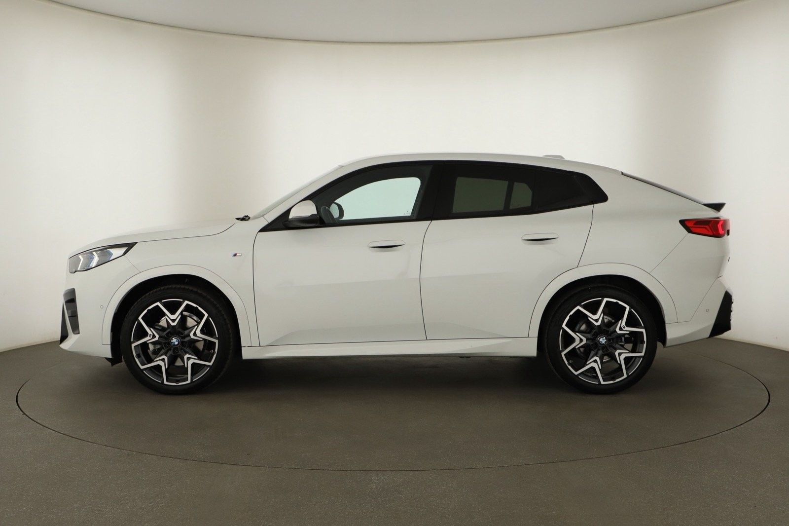 BMW X2, sDrive20i, M Paket, Navigace - fotka 2