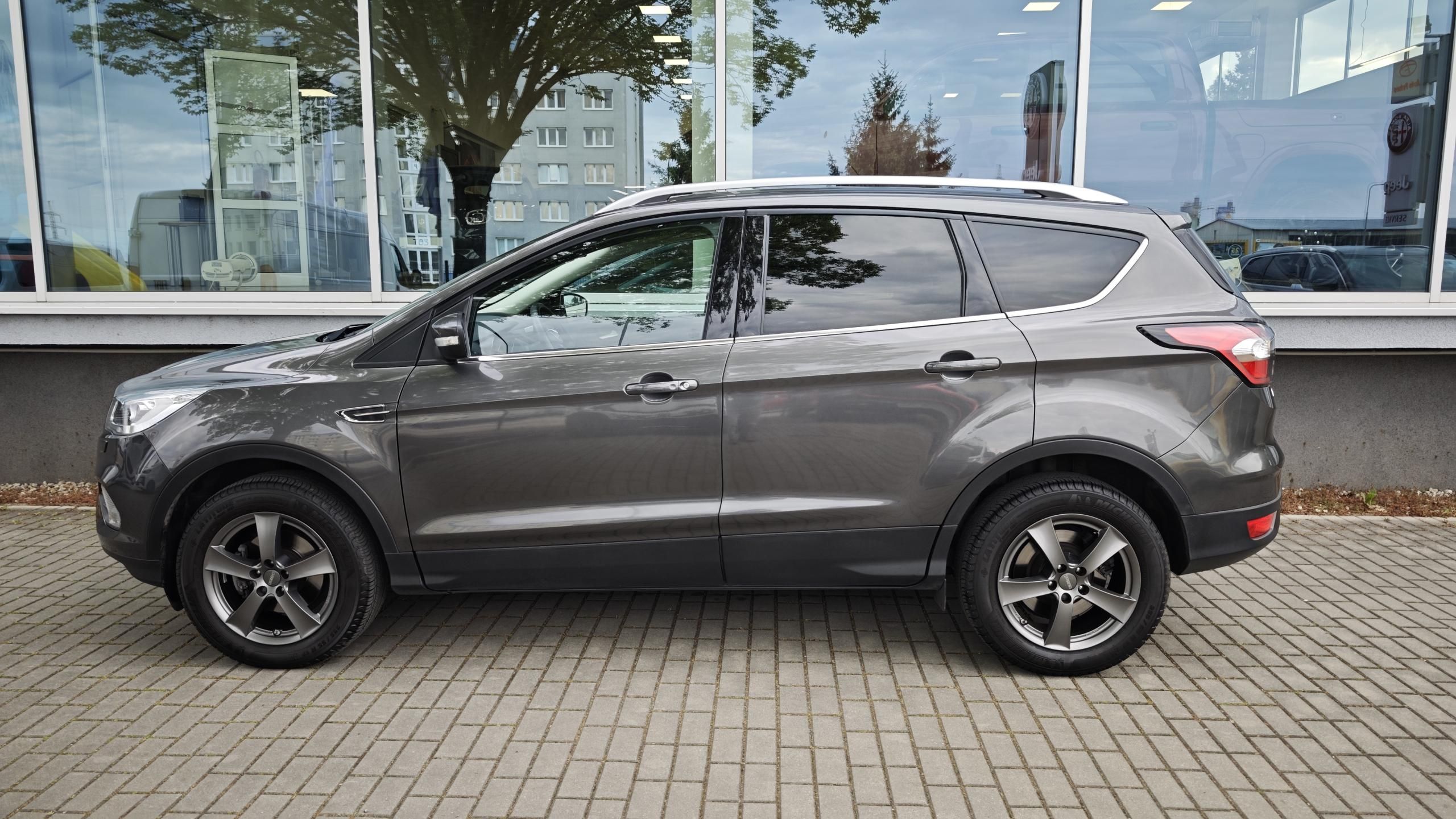 Ford Kuga, 1,5 110kW, 1. maj, ČR - fotka 6