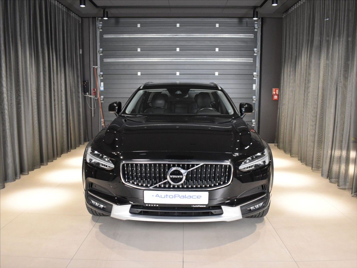 Volvo V90, 2,0 CC D5 PRO Bezklíč,Tažný - fotka 6