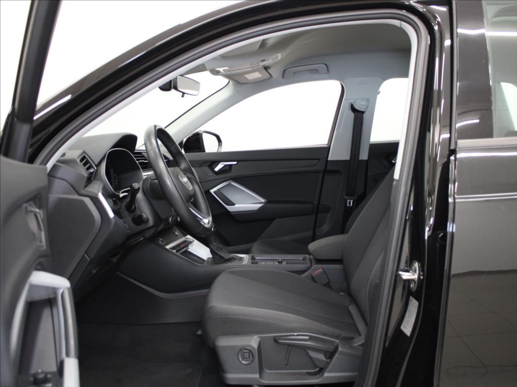 Audi Q3, 2,0 TDi 110kW S-Line 54tkm.ČR - fotka 6