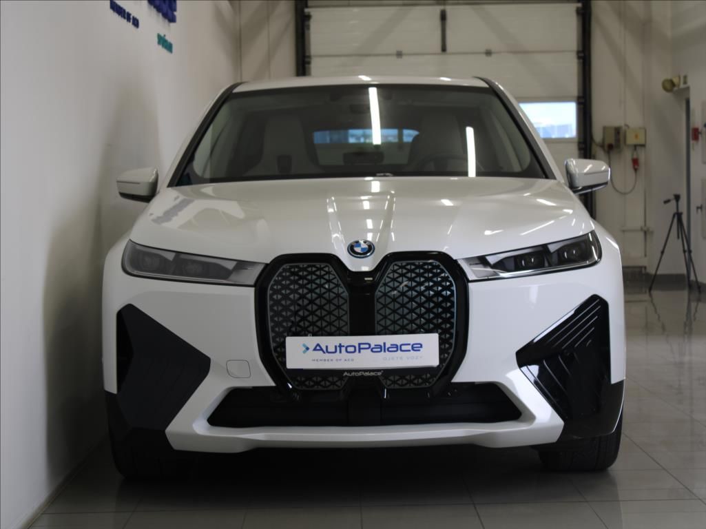 BMW iX, xDrive50 H/K 1.maj.ČR - fotka 2