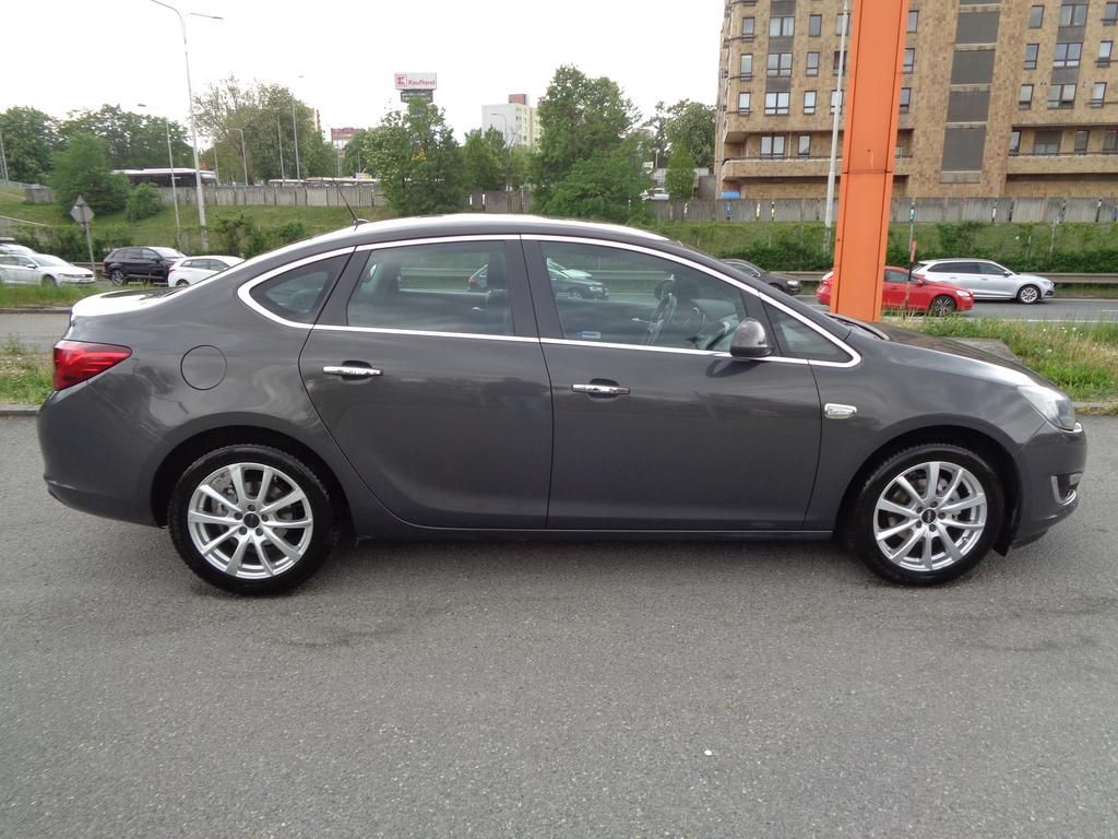 Opel Astra, 1.4  103kW,KOUPENO ČR,SERVISKA - fotka 5