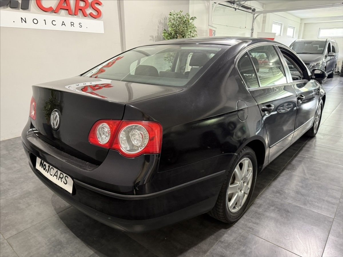 Volkswagen Passat, 1,6   i KLIMA VÝHŘEV PO STK - fotka 5