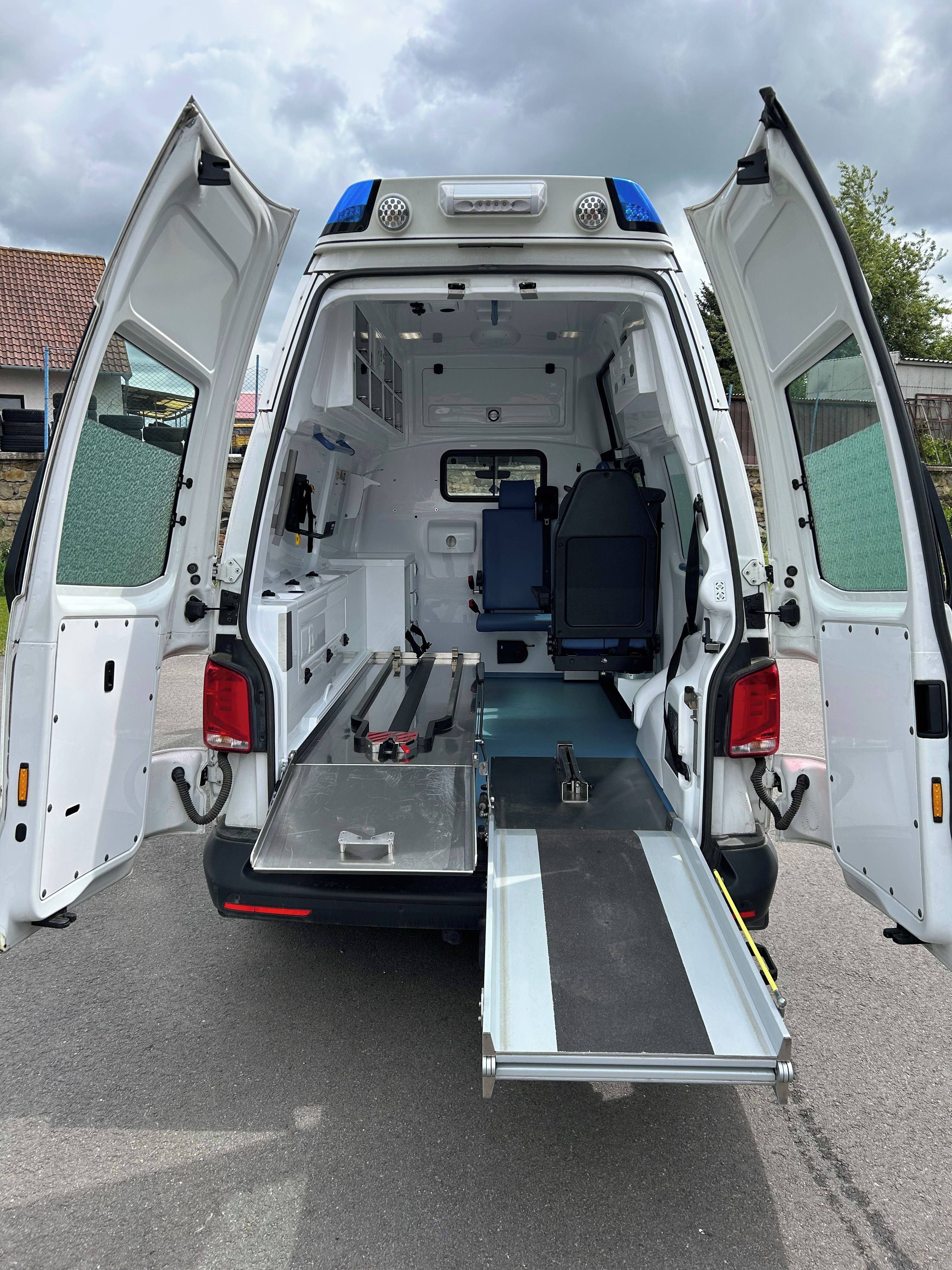Volkswagen Transporter, T6.1 - 2.0 TDI Sanitní vůz 4x4 - fotka 5