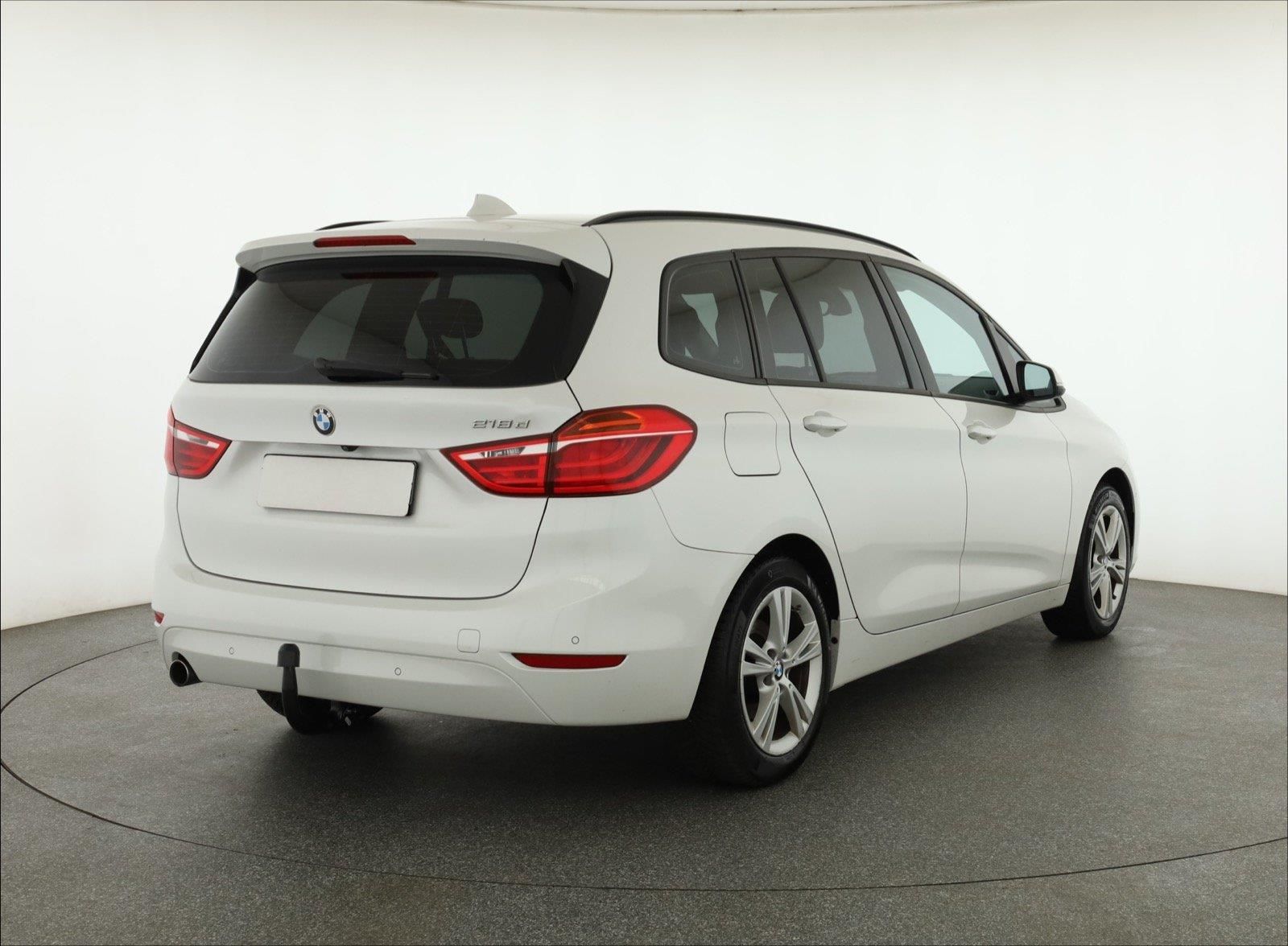 BMW Řada 2, 218d Gran Tourer, Serv.kniha - fotka 5