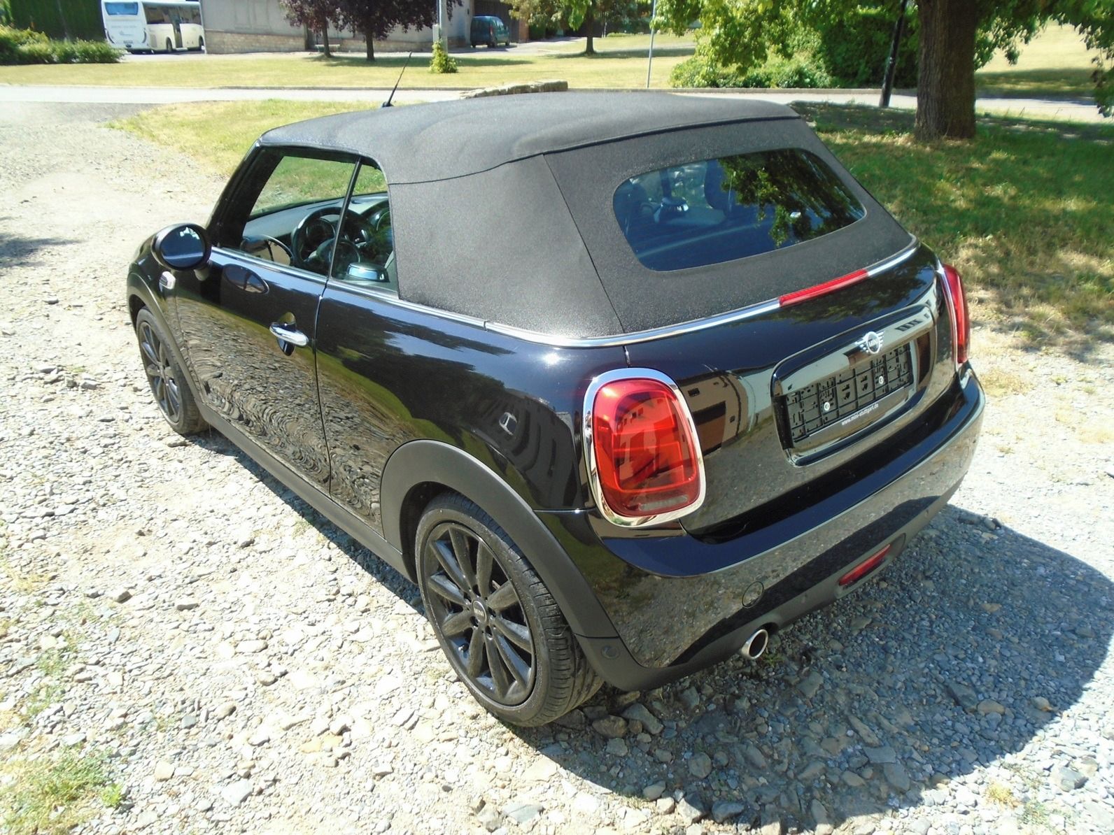Mini Cooper, 1.5i,cabrio,100kw,48900km,navi - fotka 4